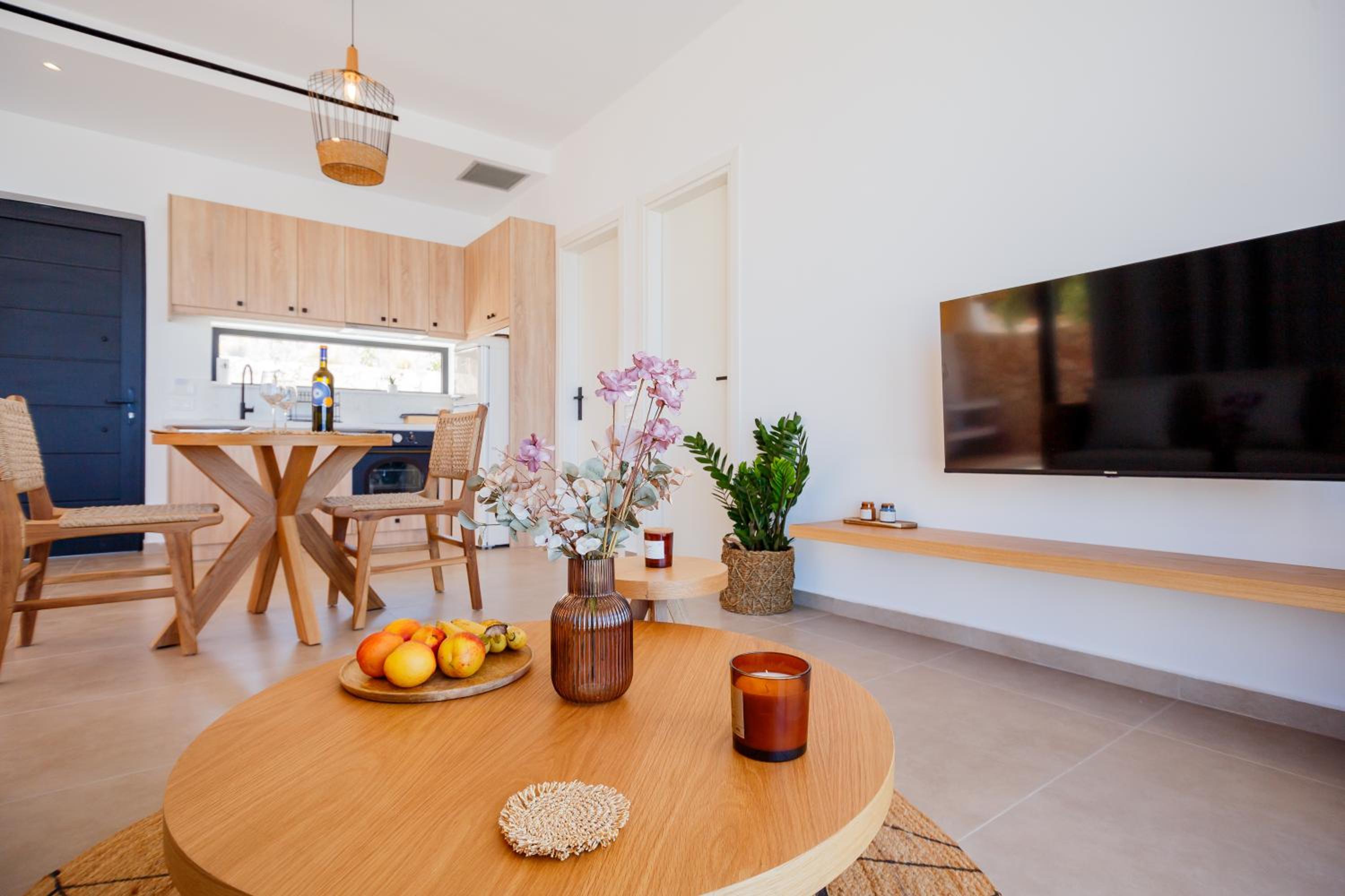 Theros Luxury Suites