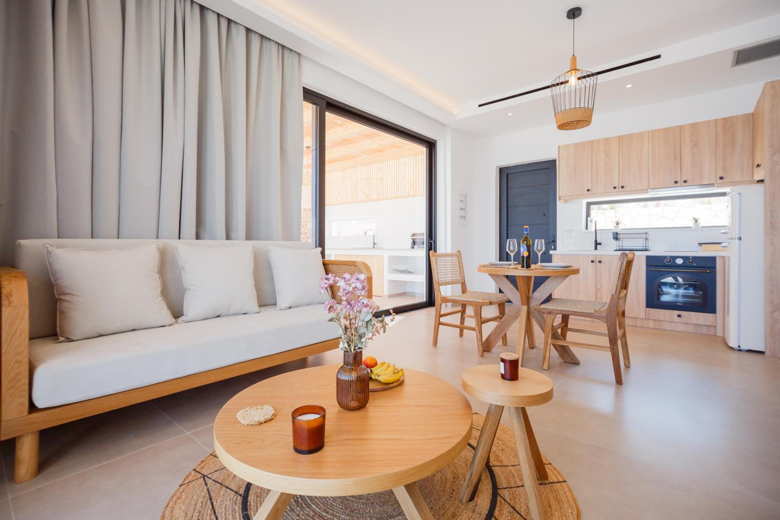 Theros Luxury Suites