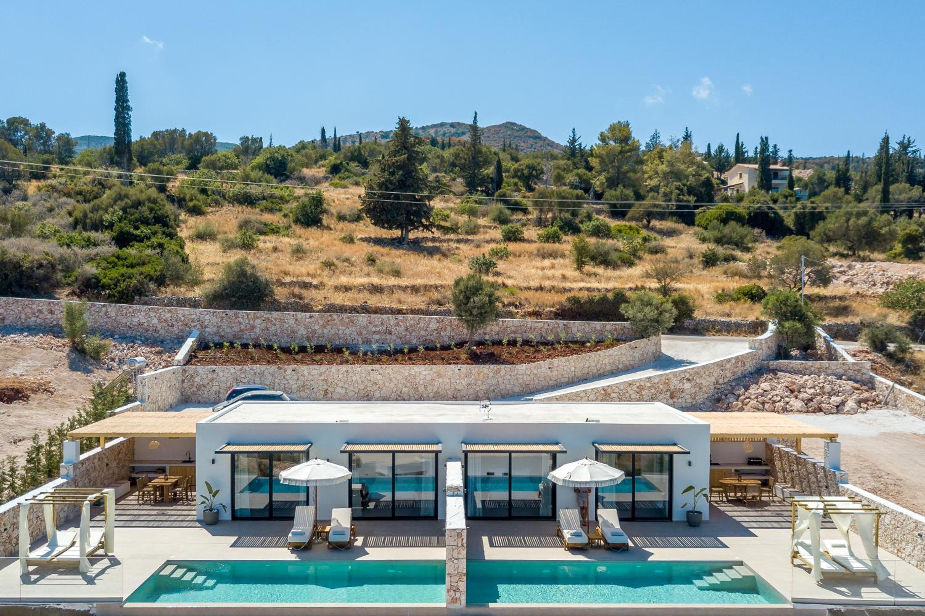 Theros Luxury Suites