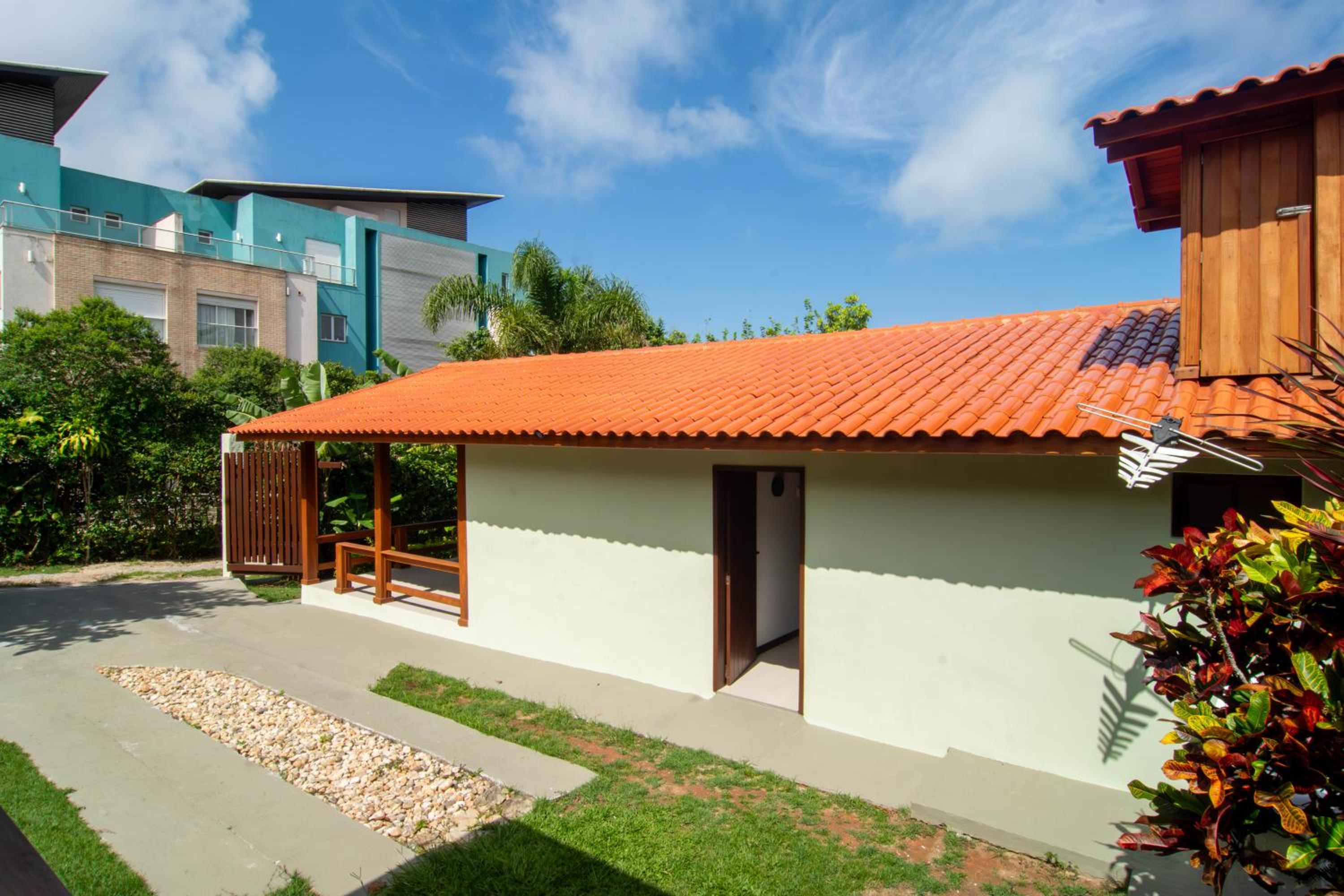 Casa Praiana poucos passos do Mar, Santinho AB9757