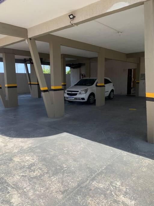 Ensolarado apto com vista para o mar