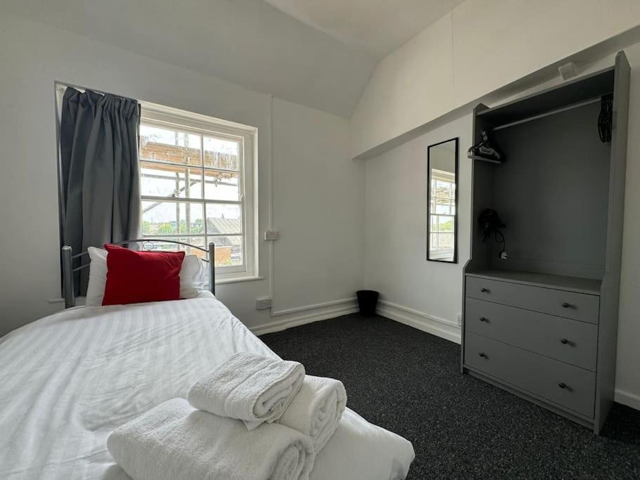 4-Bed Apartment with Free Parking view 2