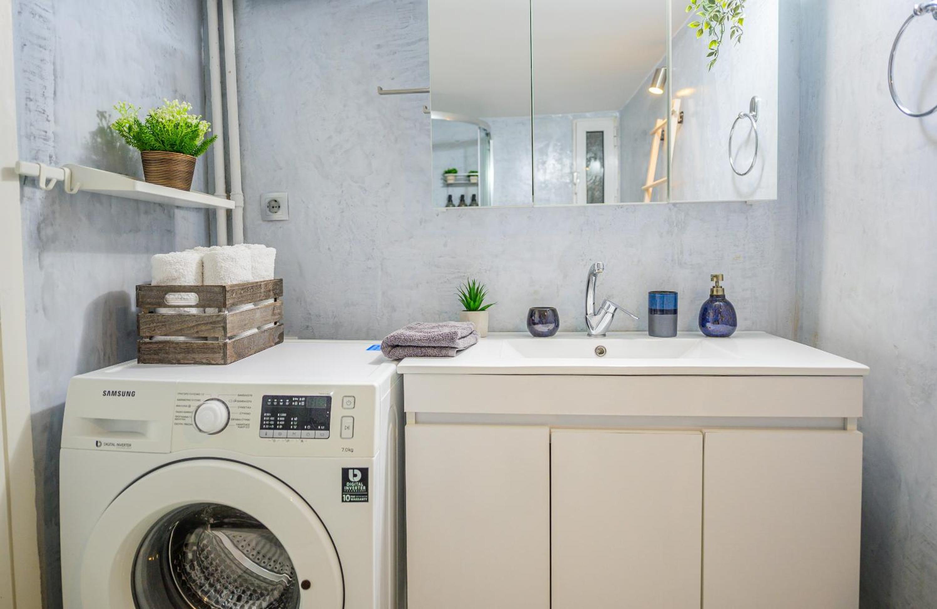 Stylish Peaceful 2 BR Retreat Next to Acropolis & Metro