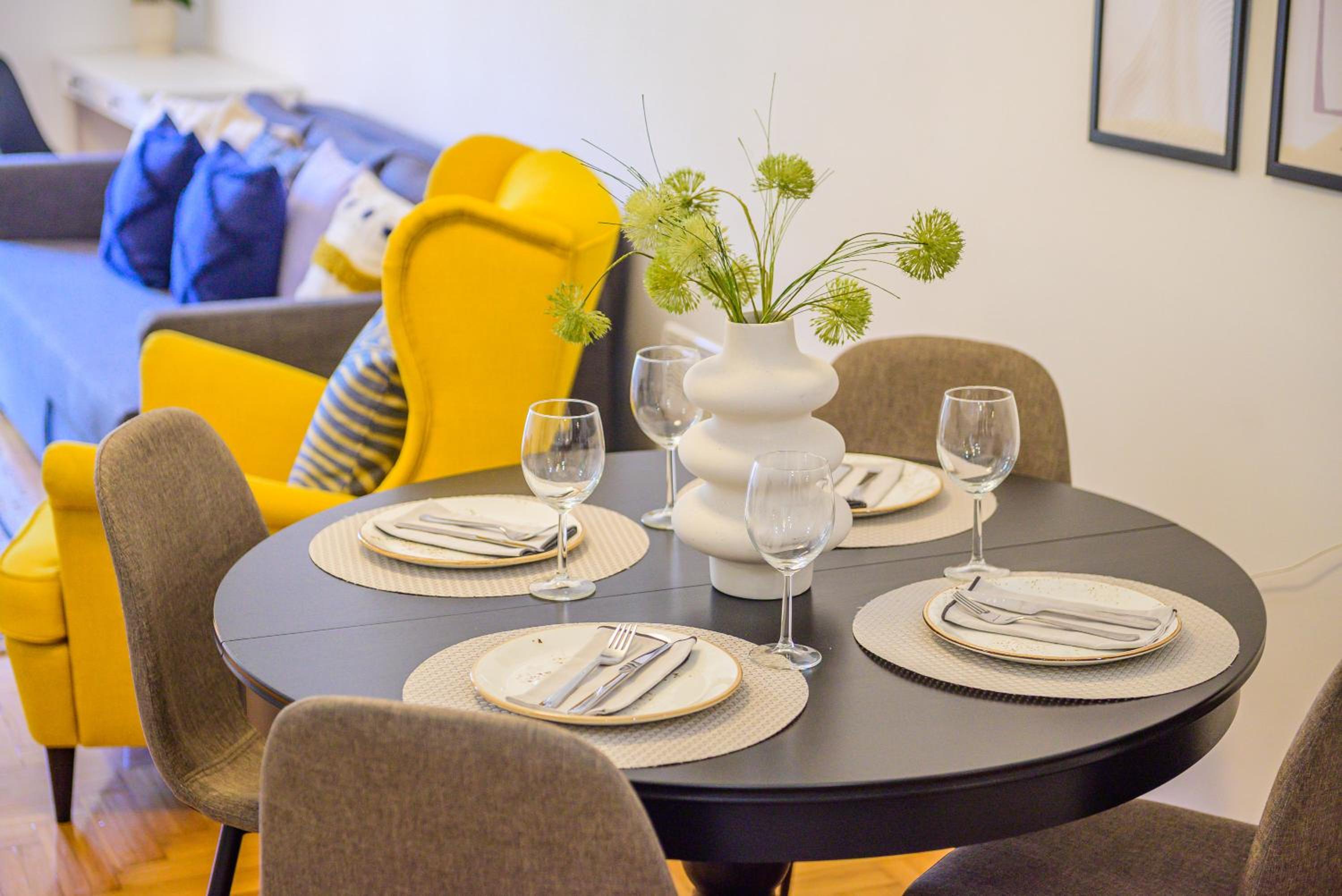 Stylish Peaceful 2 BR Retreat Next to Acropolis & Metro