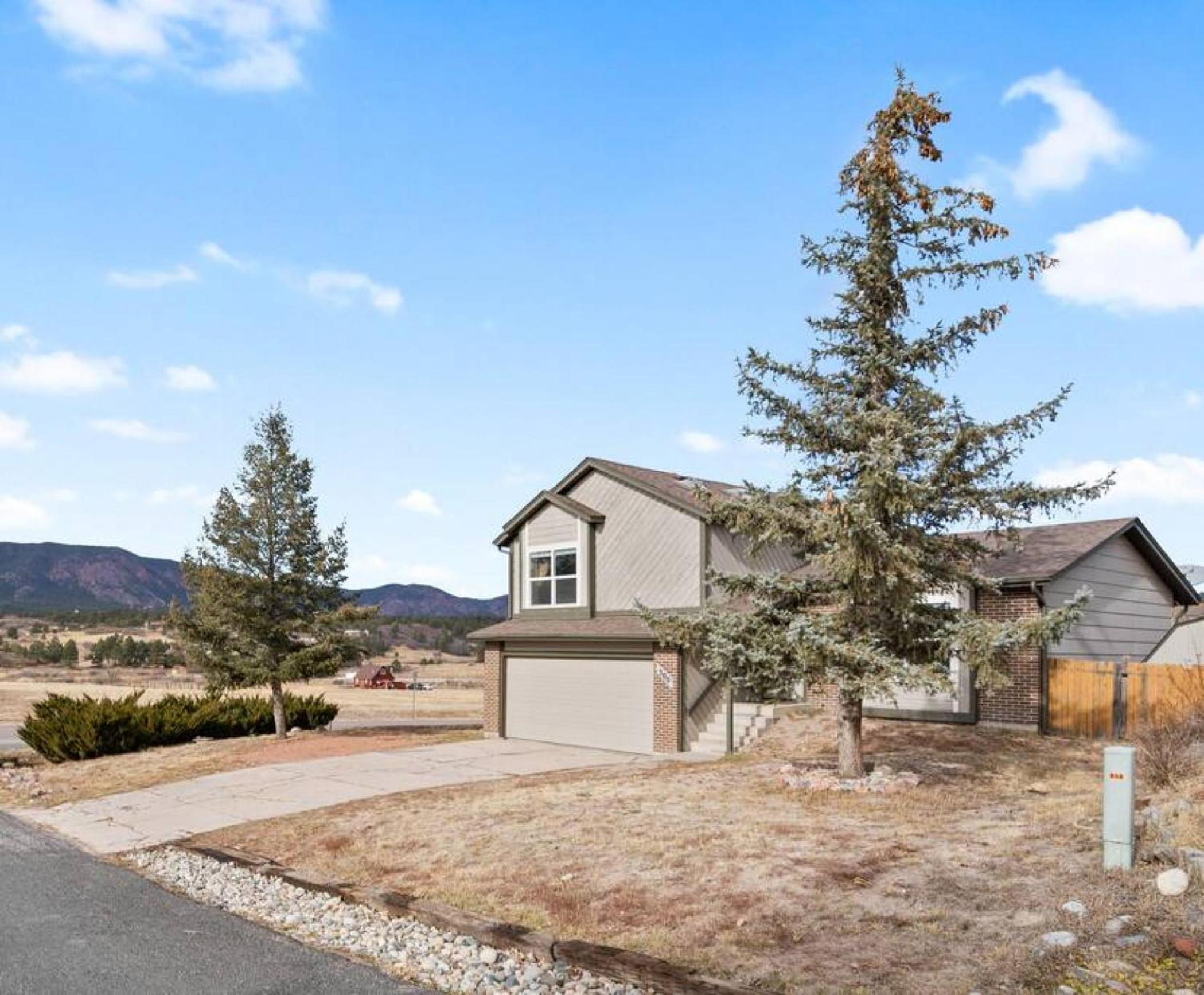 Beautiful Mountain Views Close to Hiking Trails view 3