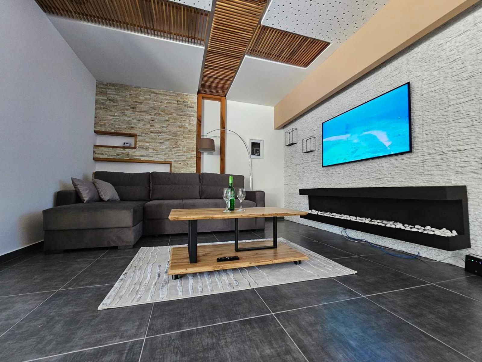DML Apartments