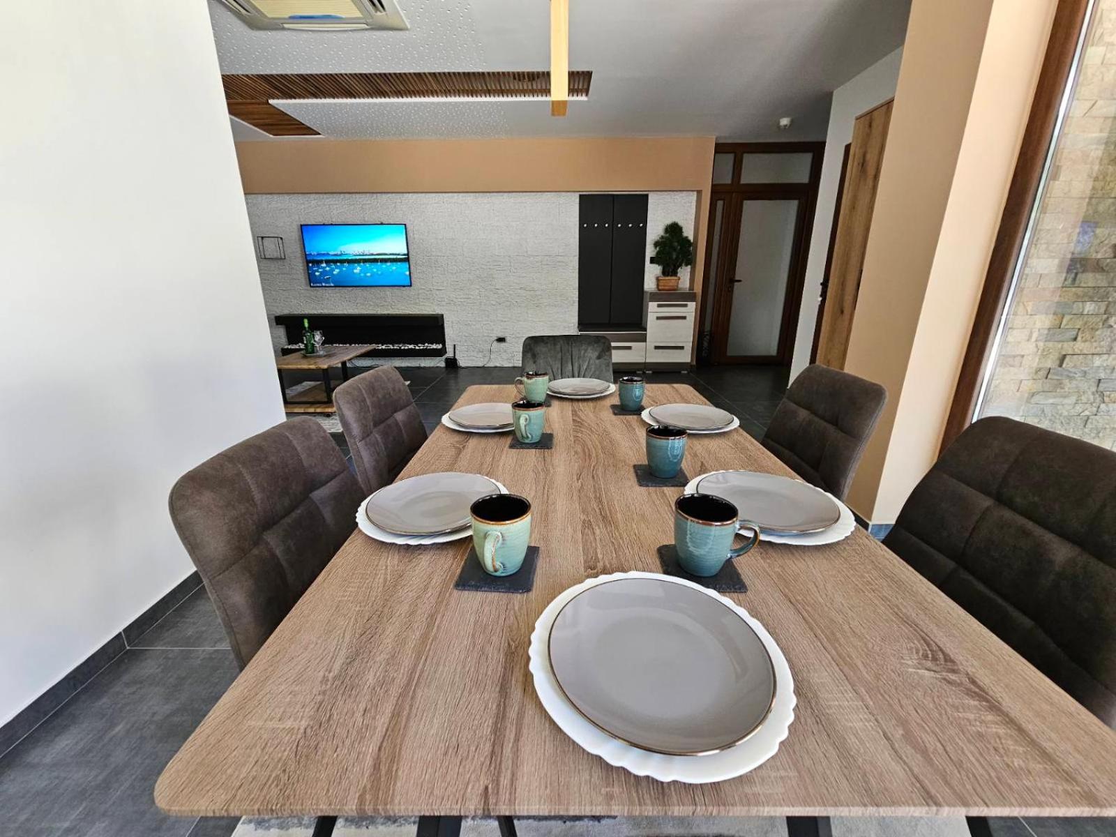 DML Apartments