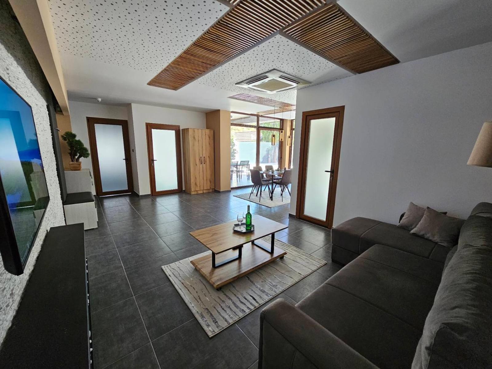 DML Apartments