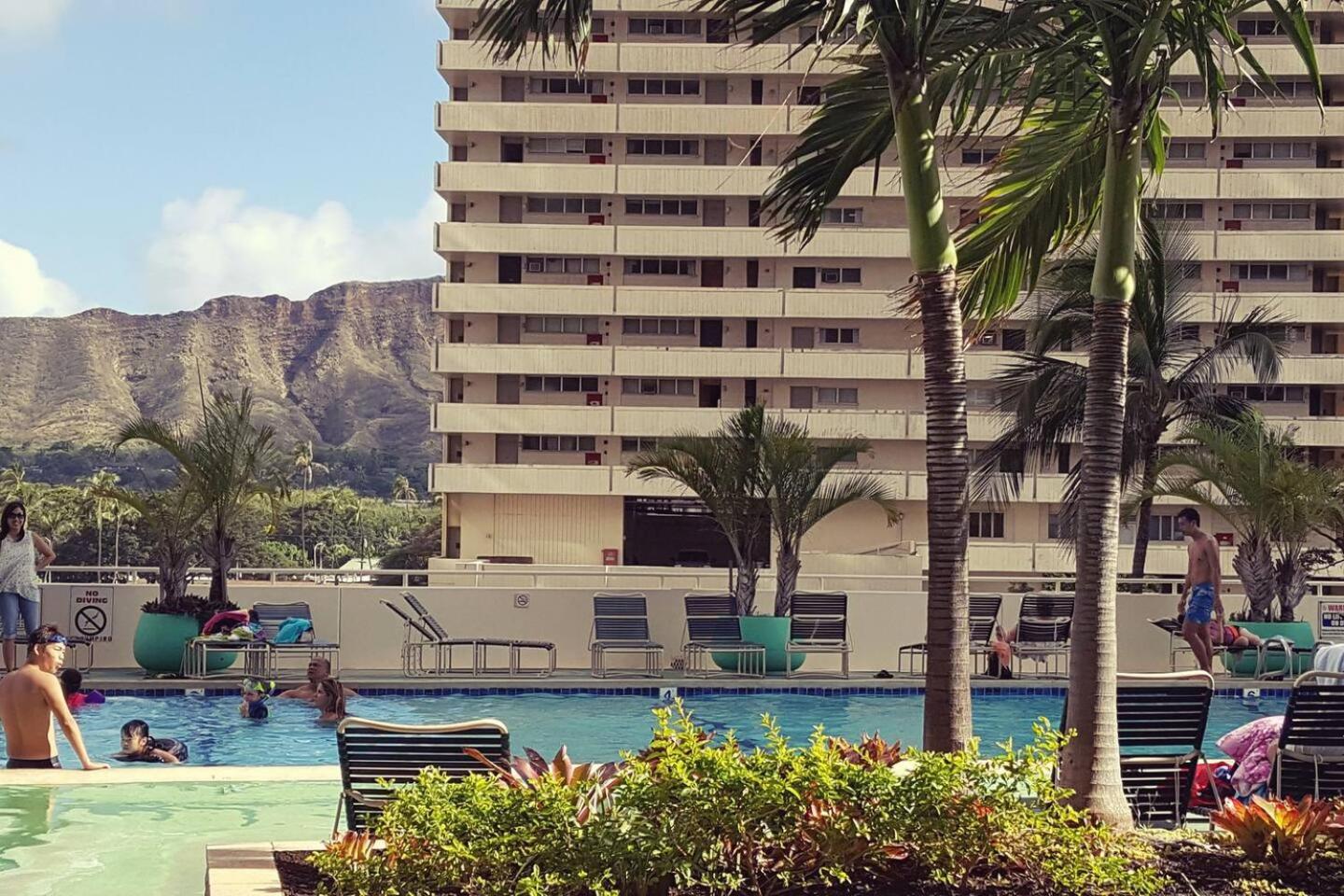 Waikiki Banyan Free Parking Ocean Tower Beach 2209 view 4