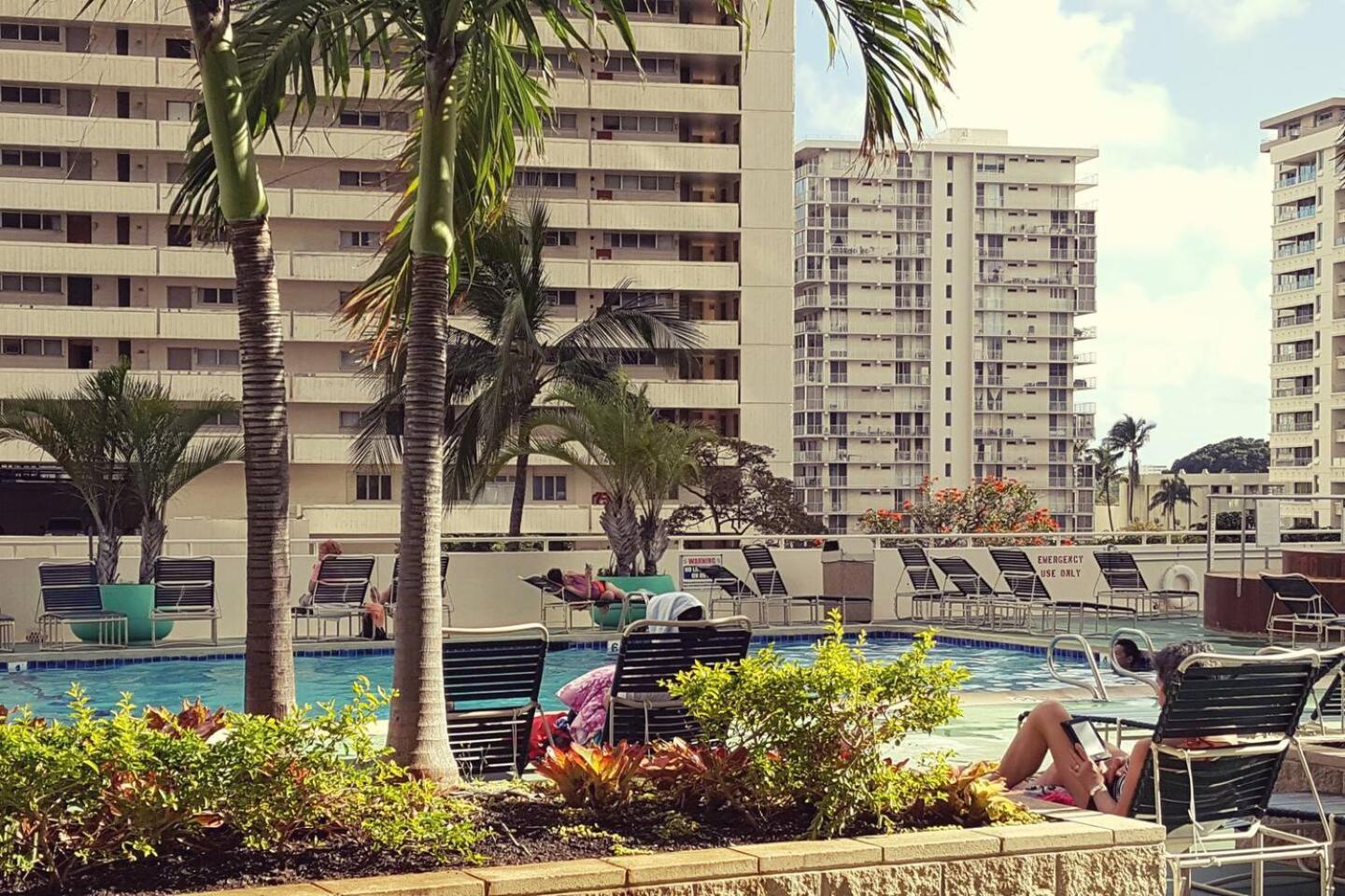 Waikiki Banyan Free Parking Ocean Tower Beach 2209 view 5