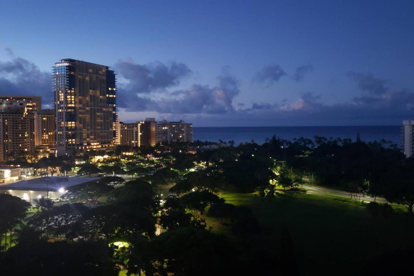 Luana Waikiki Oceanview High Floor Condo 1210