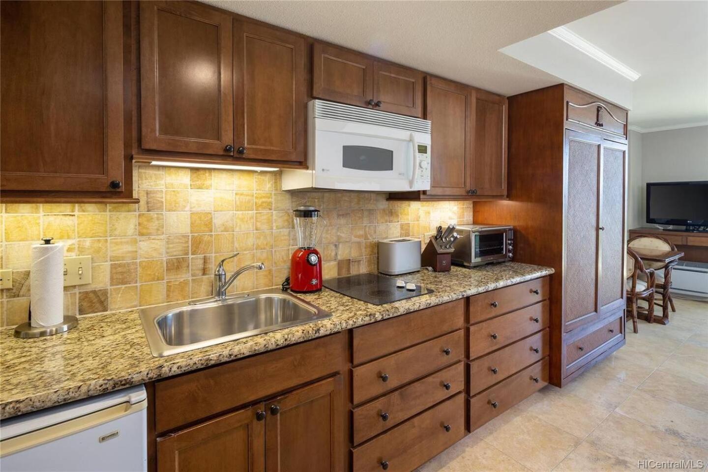 Luana Waikiki Oceanview High Floor Condo 1210