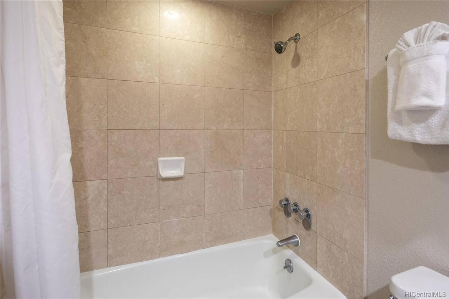 Luana Waikiki Oceanview High Floor Condo 1210