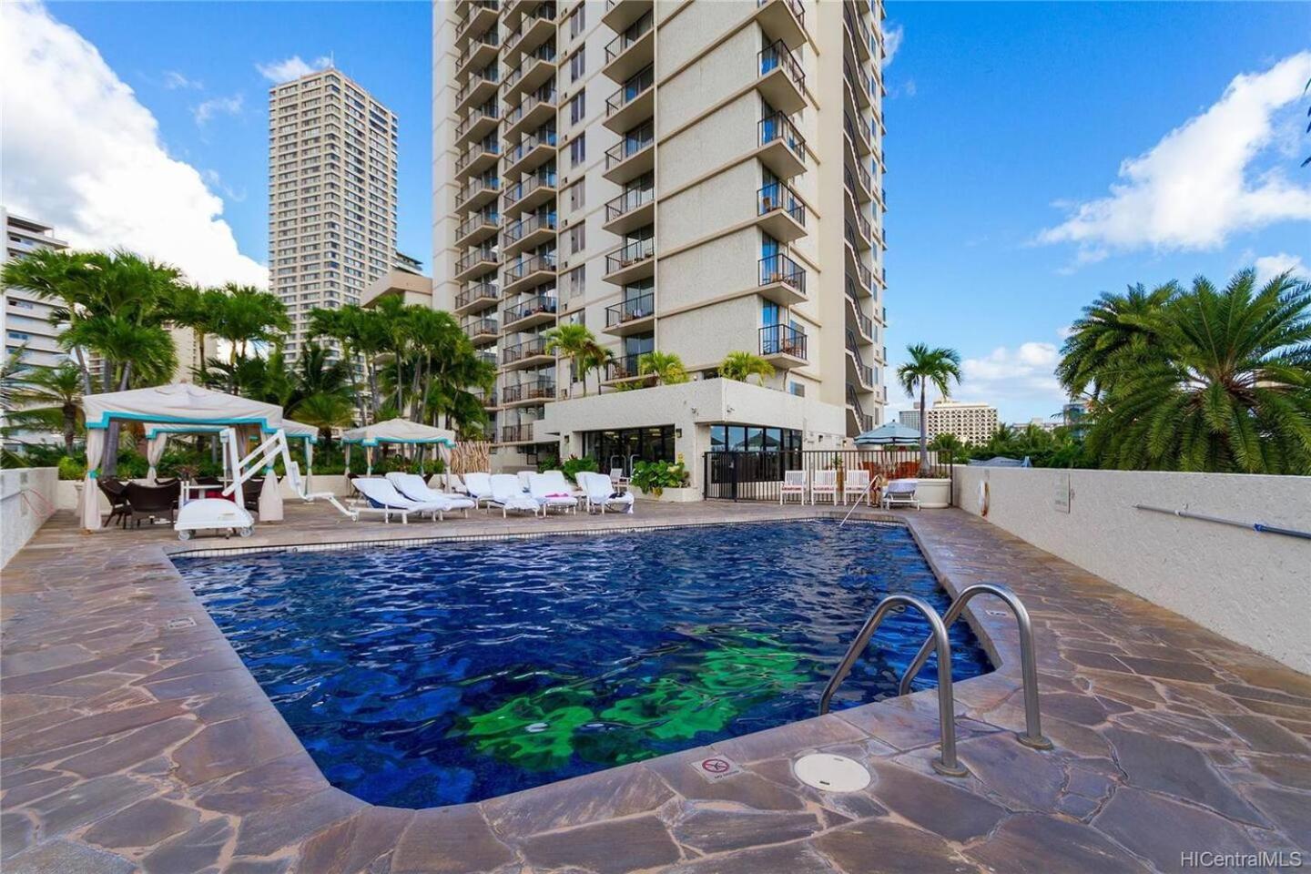 Luana Waikiki Oceanview High Floor Condo 1210