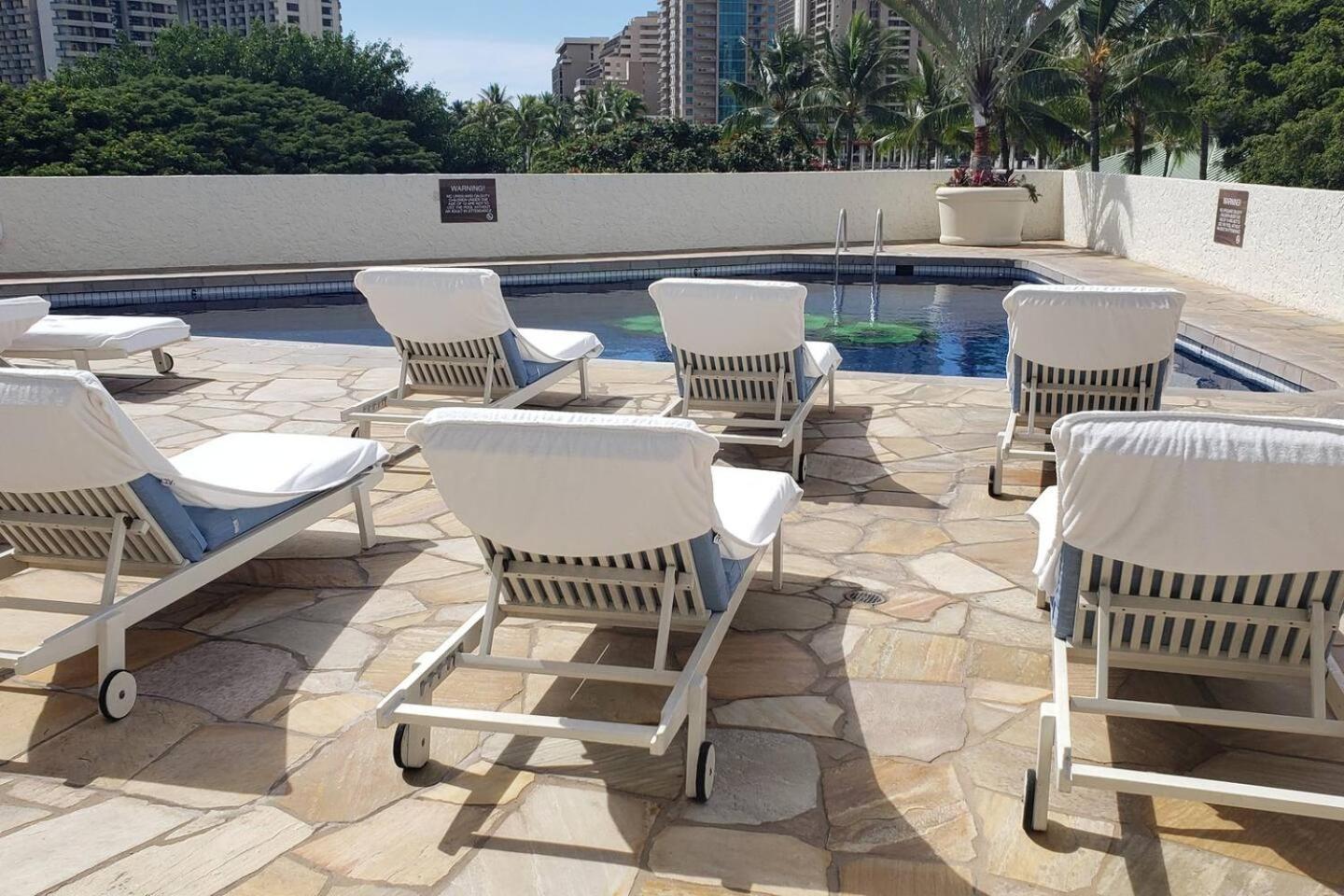 Luana Waikiki Oceanview High Floor Condo 1210