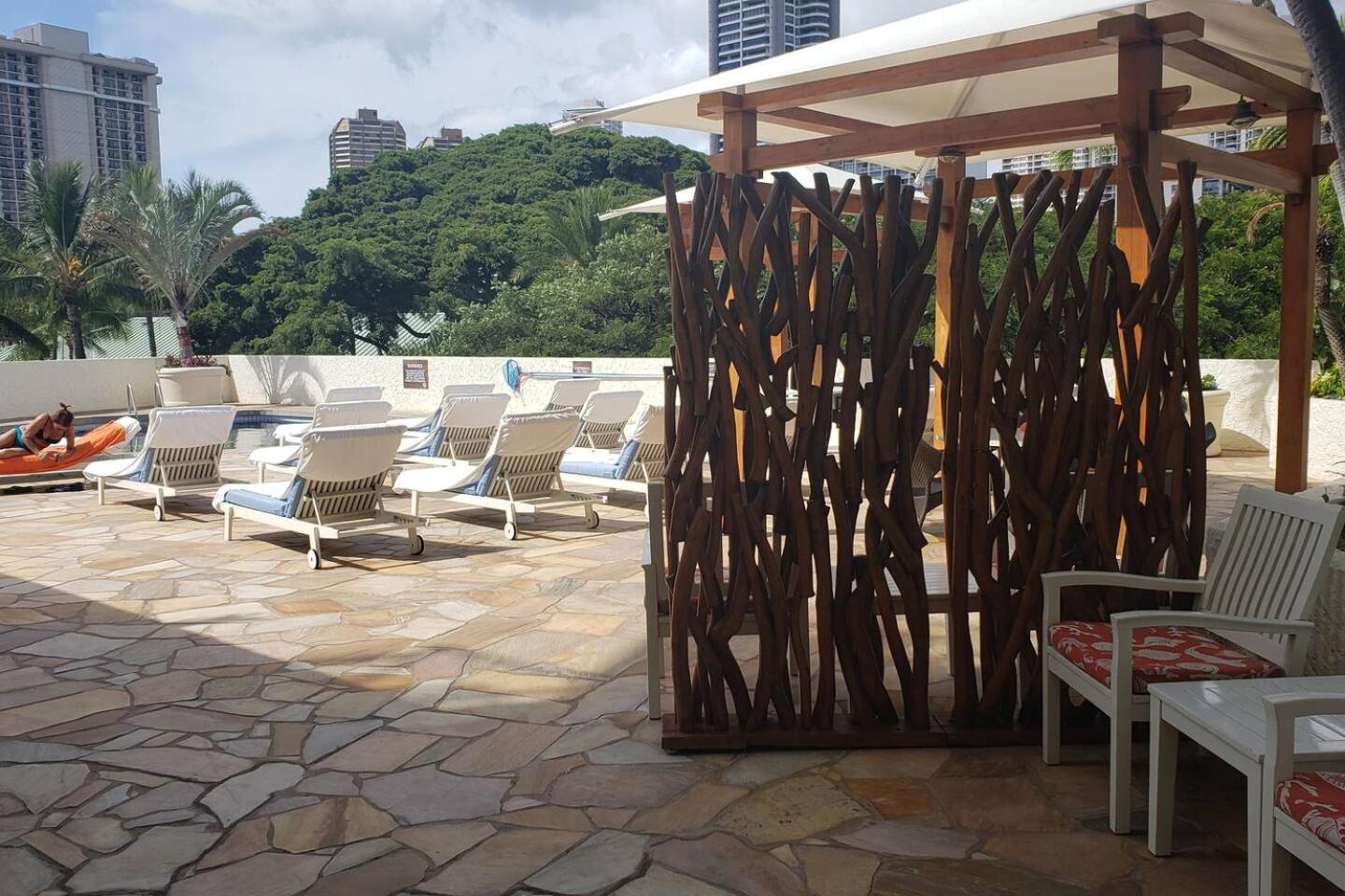 Luana Waikiki Oceanview High Floor Condo 1210