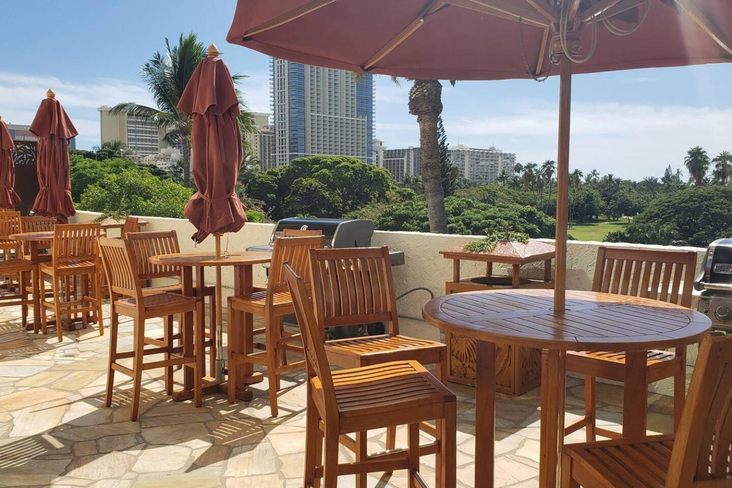 Luana Waikiki Oceanview High Floor Condo 1210