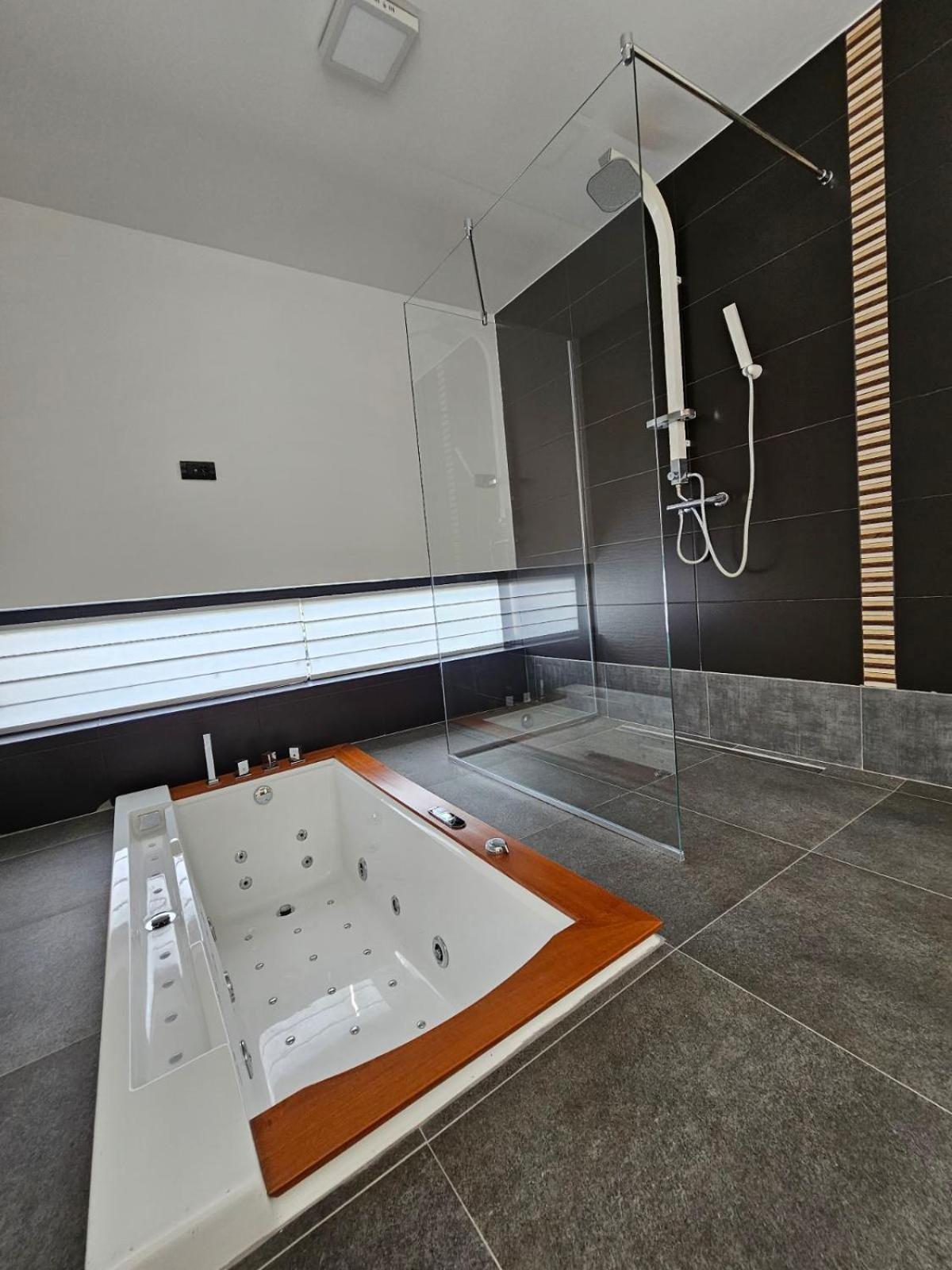 DML Apartments