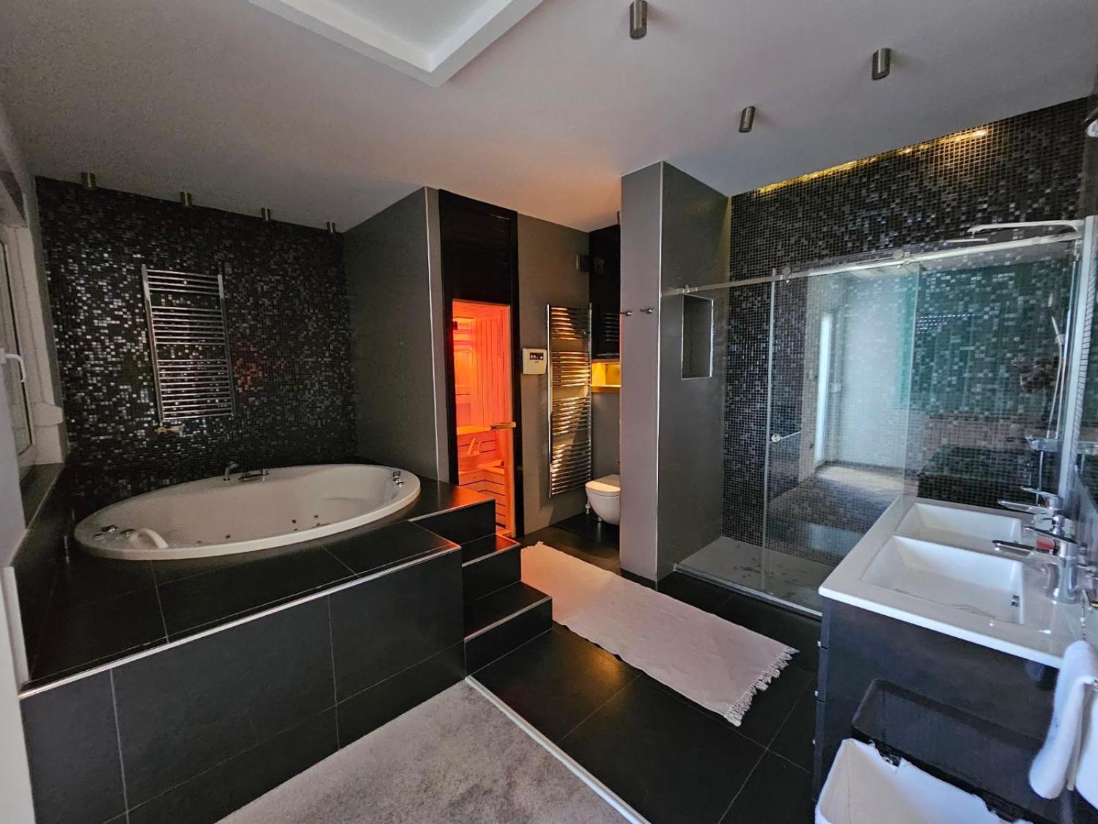 DML Apartments