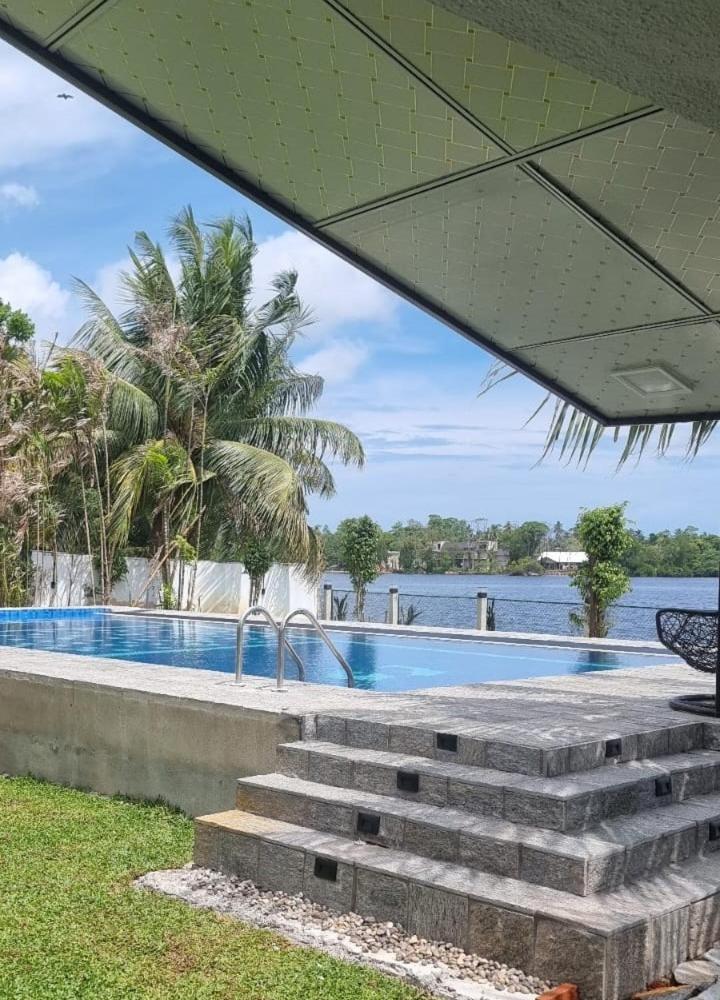 Chambre VIP dans villa avec piscine et jardin