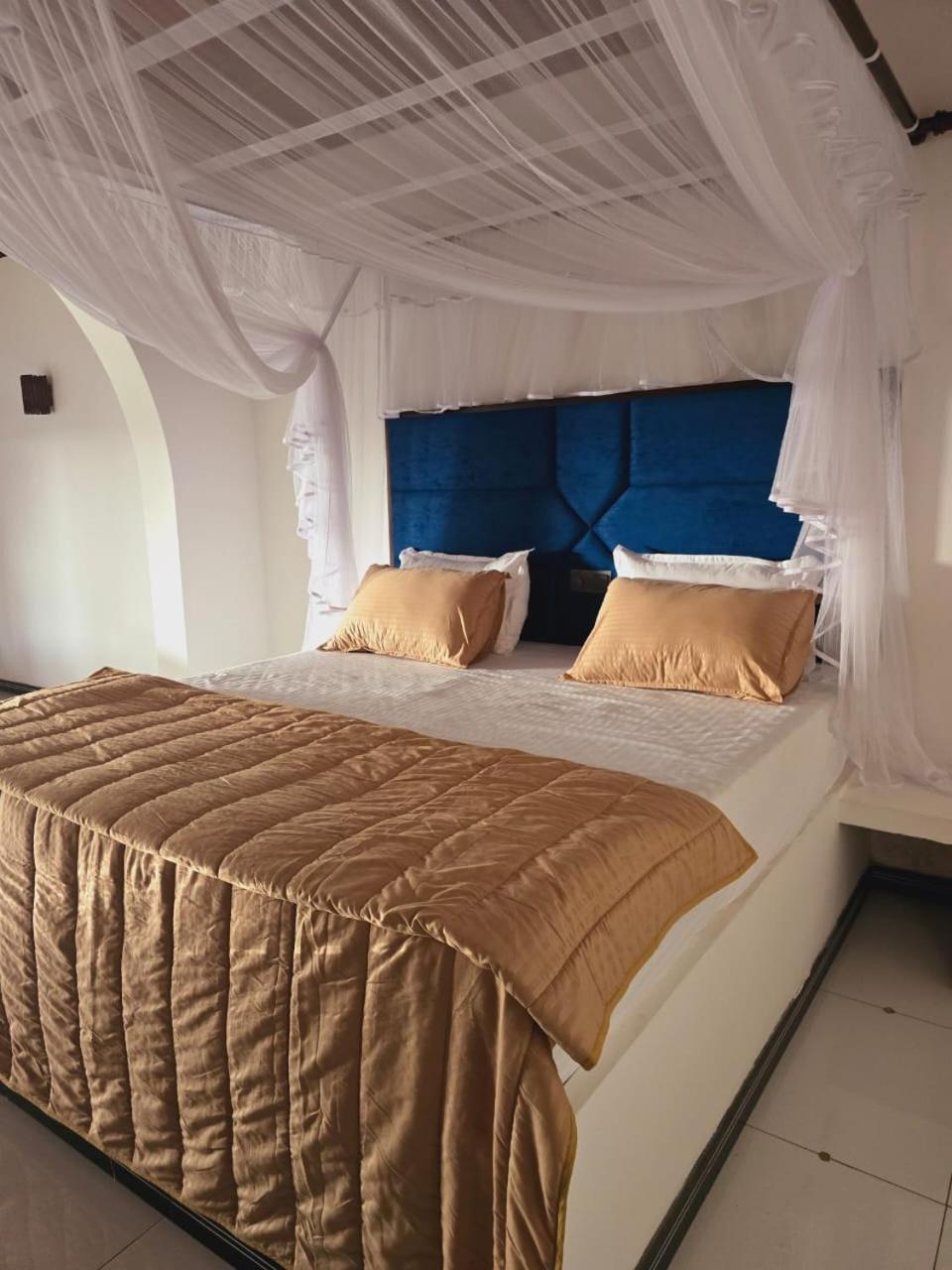 Chambre VIP dans villa avec piscine et jardin