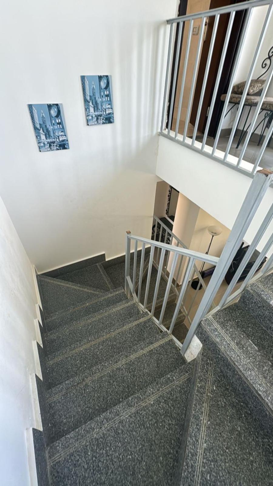 Lovely penthouse 4- bedroom directly on the lagoon