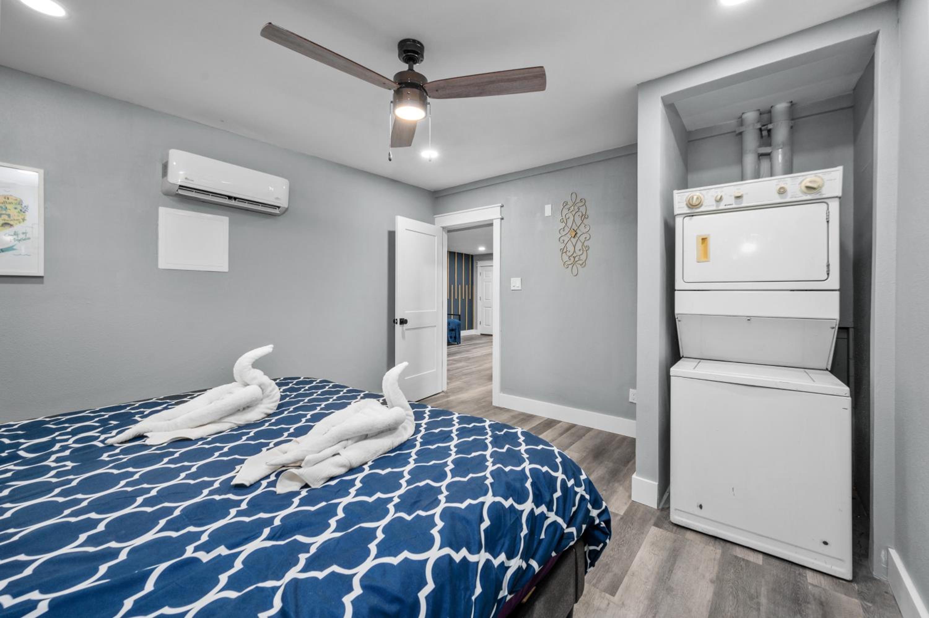 Modern 2BR City Center Getaway with Free Park view 2