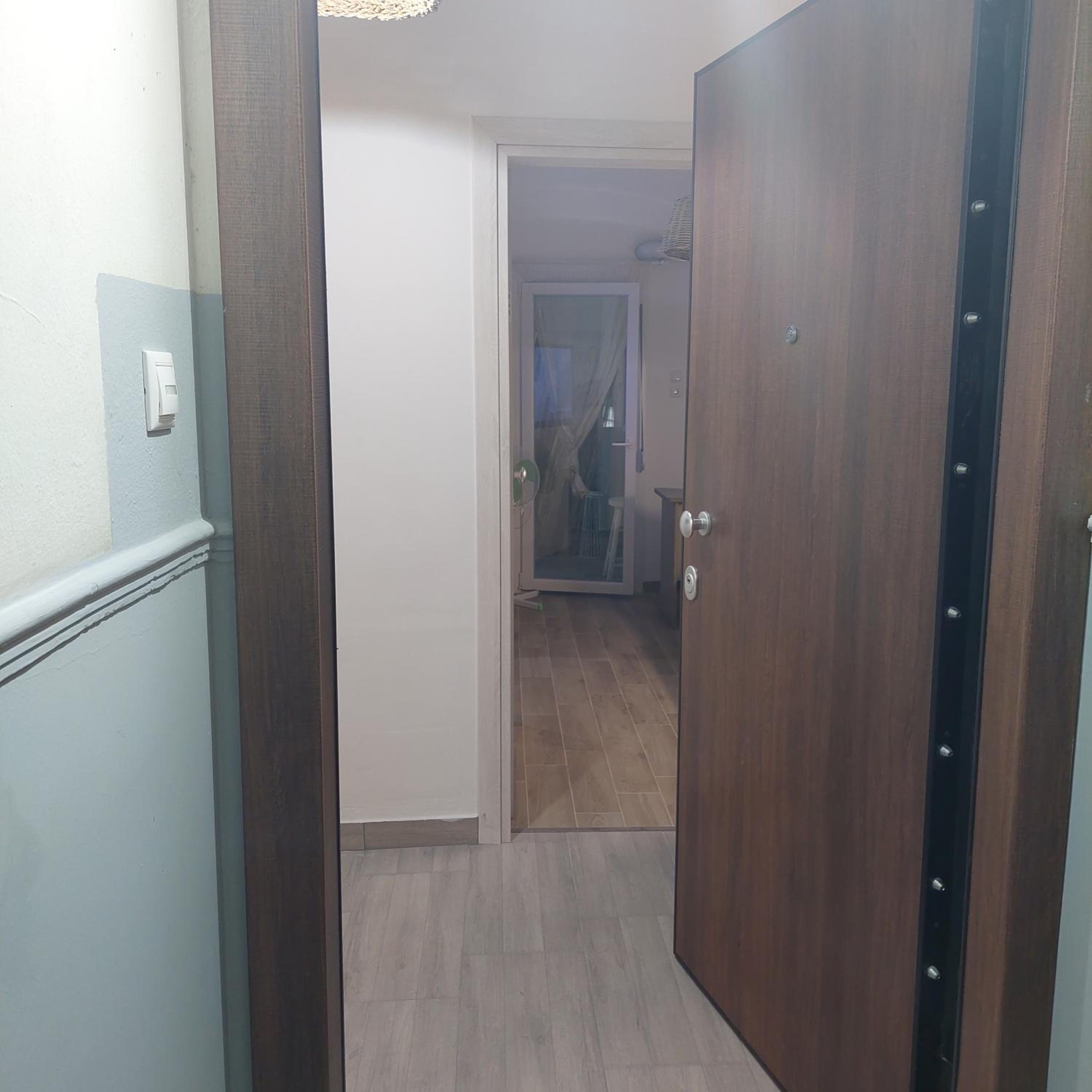 small STUDIO center 2 view 4