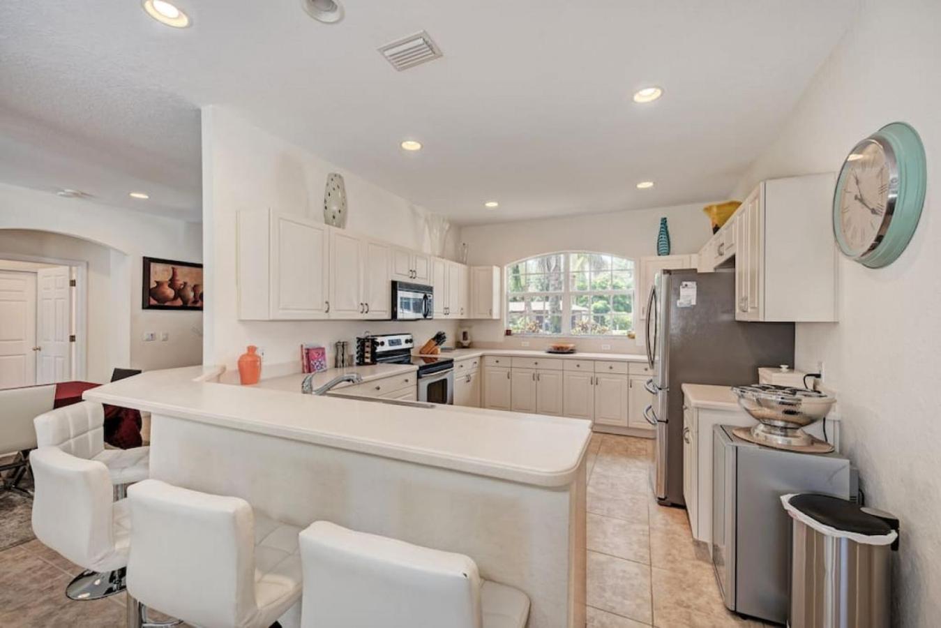 Exquisite modern home with pool - 10 min to beach view 5