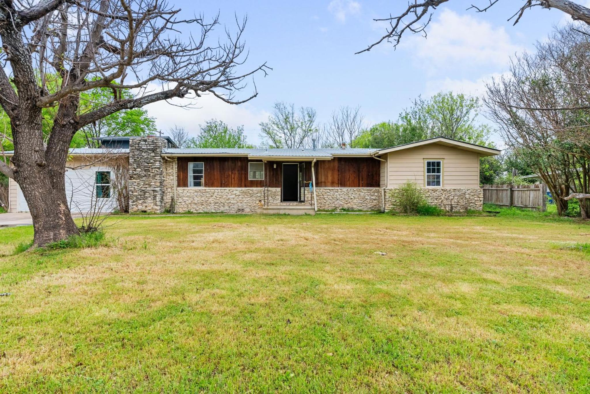 Comfortable 6BR 2BA Home w Large Yard view 2