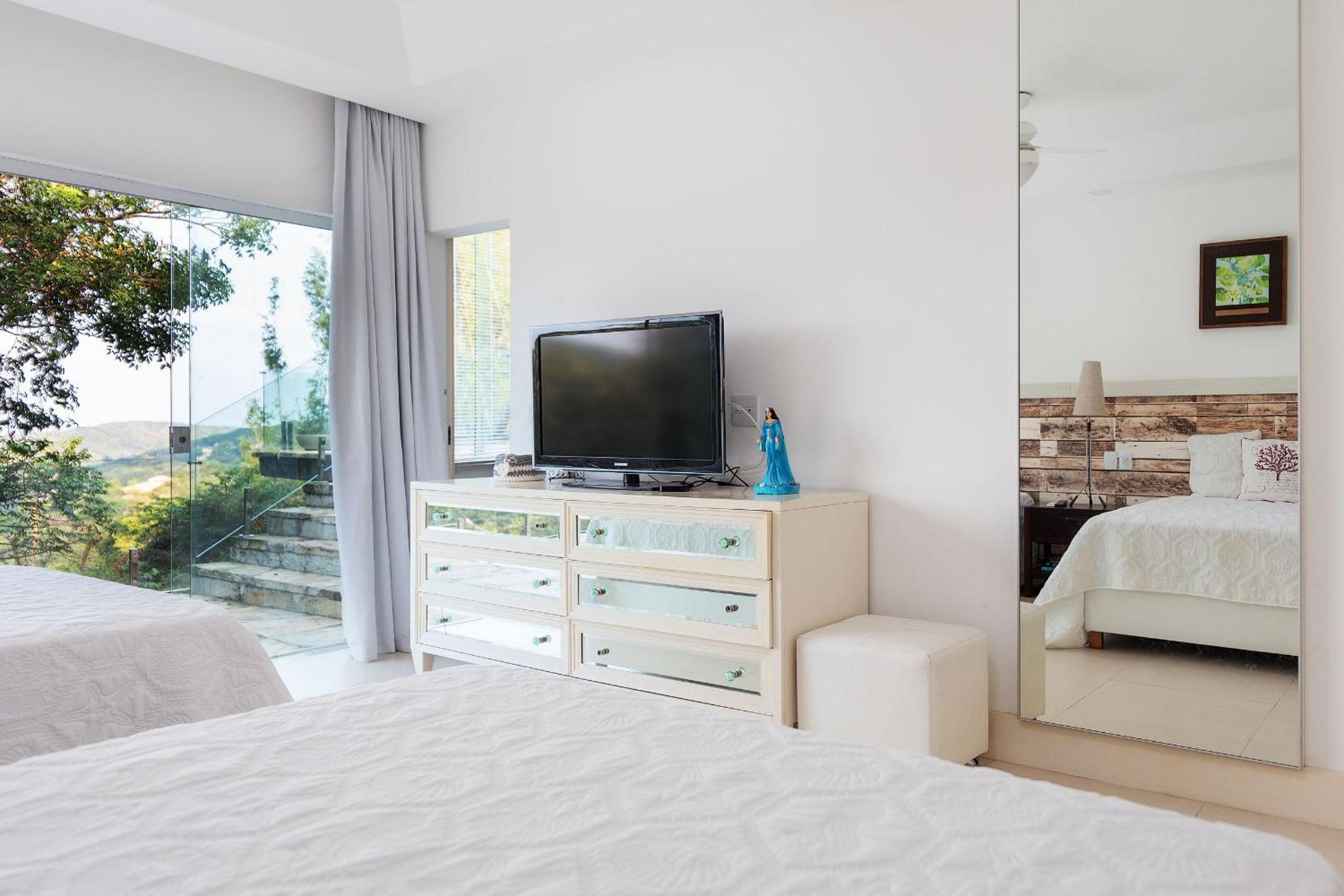 Bz 72! Sea View House with 5 suites and pool