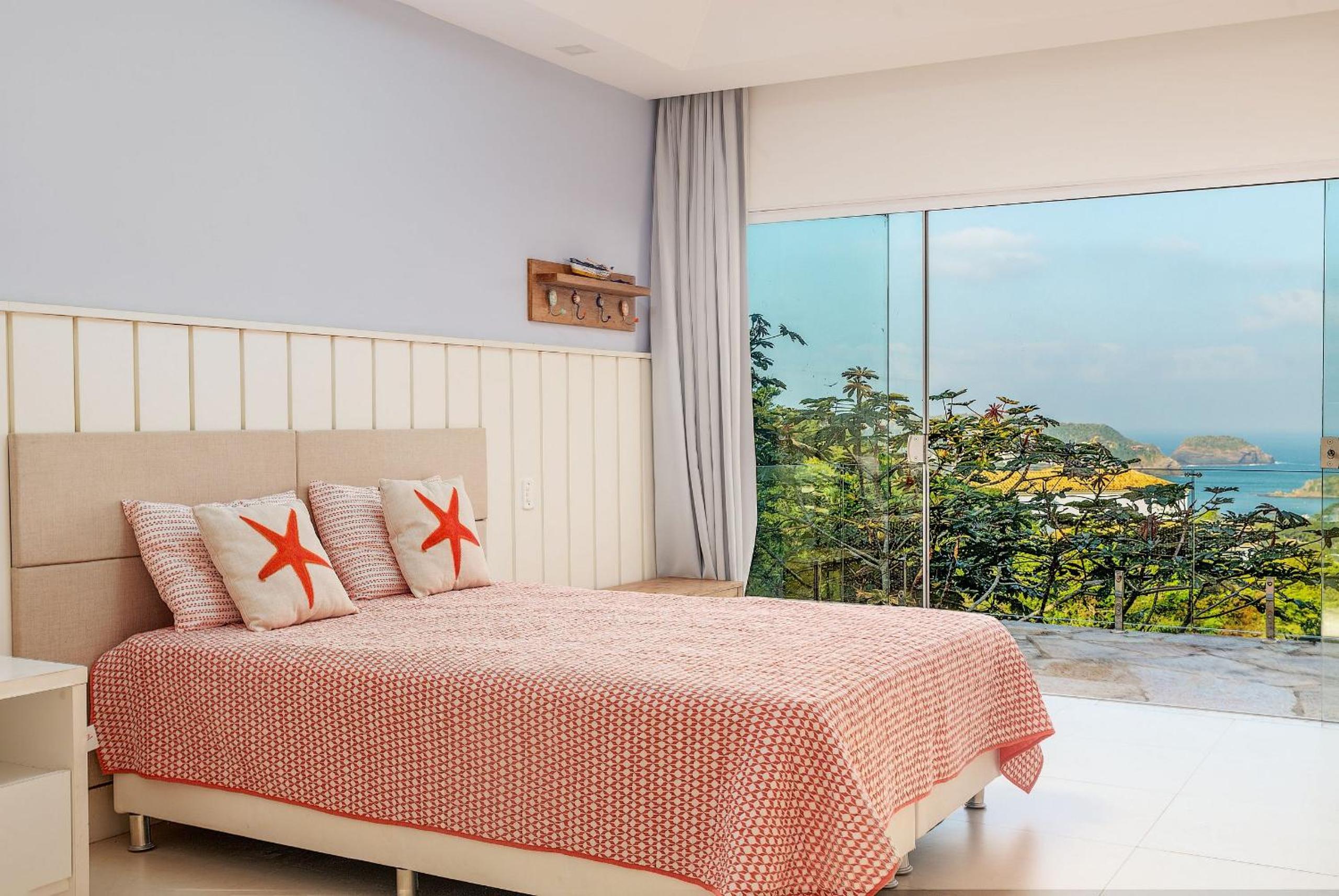 Bz 72! Sea View House with 5 suites and pool