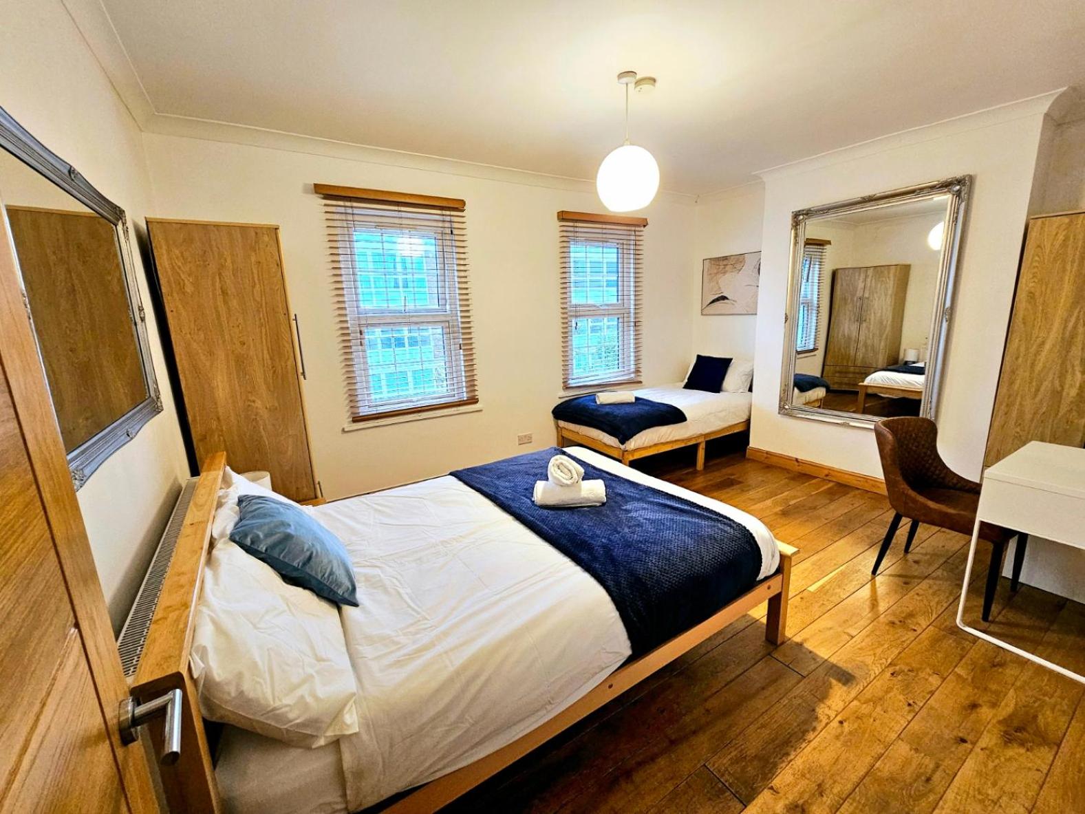 4 Bedroom, 3 Bathroom Private House in Central London, 3 minutes walk to Edgware Road Station