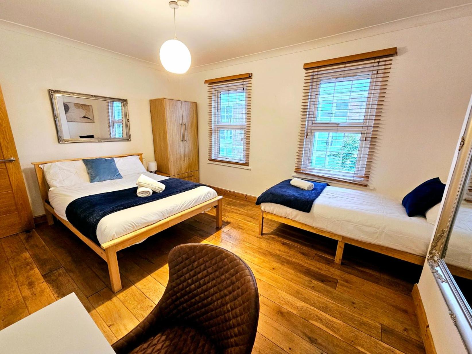 4 Bedroom, 3 Bathroom Private House in Central London, 3 minutes walk to Edgware Road Station