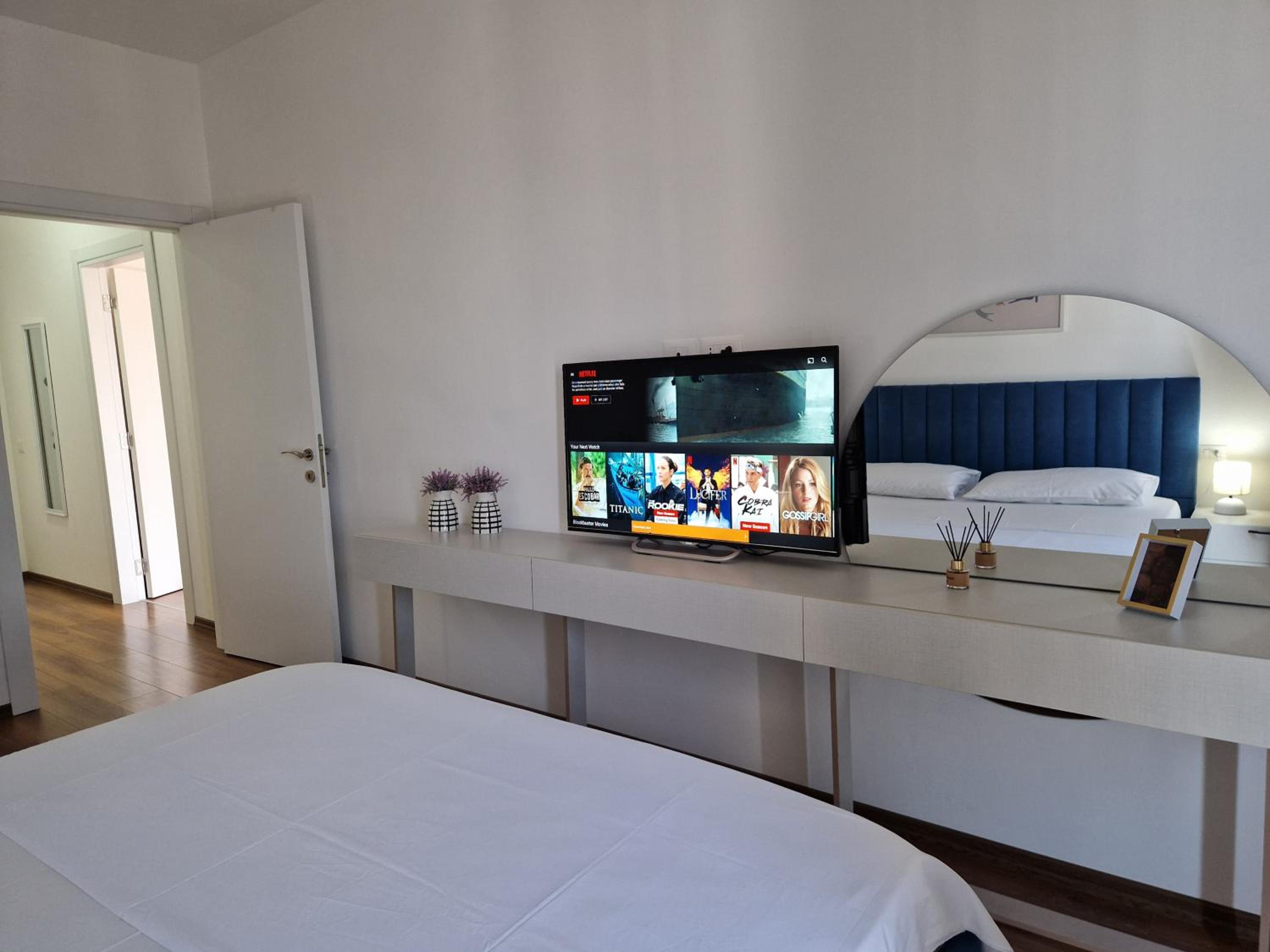 Red & White Palace Apartment