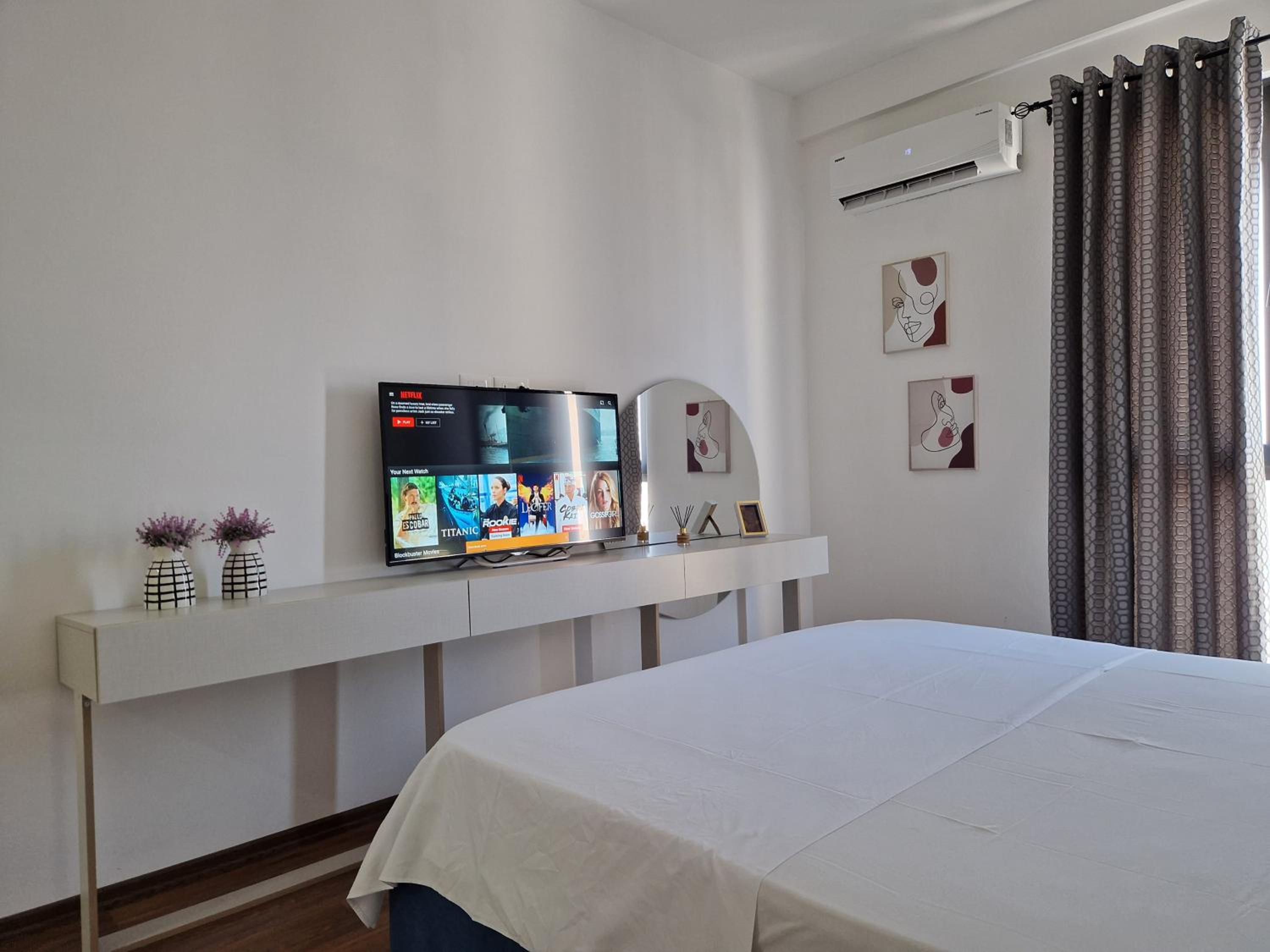 Red & White Palace Apartment
