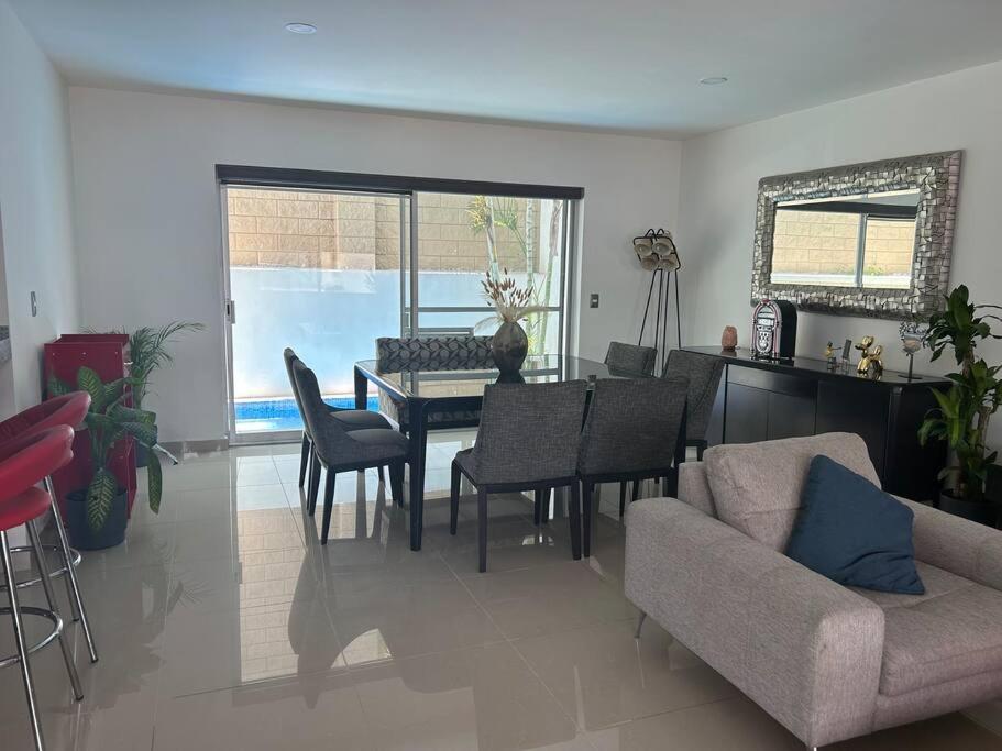 Comfy House with Heated Pool view 2