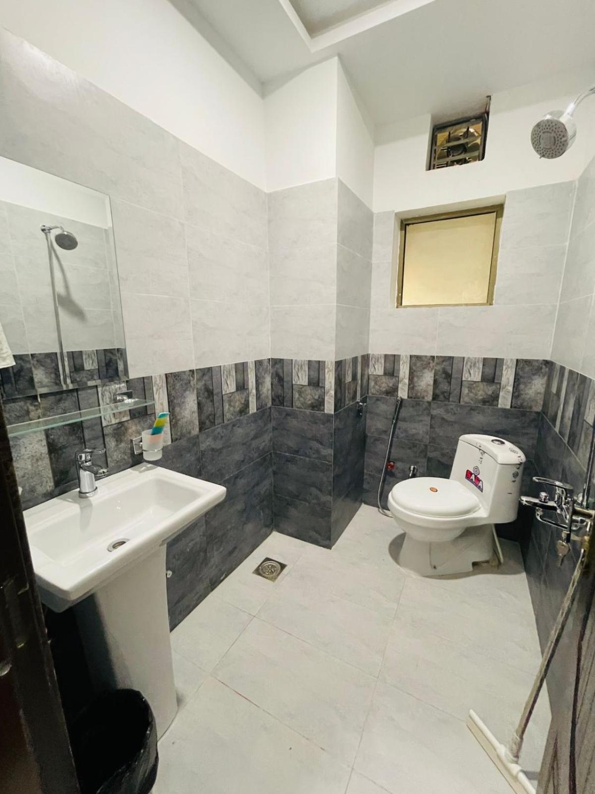 Elegant 2 Bed Apartment Tranquil Stays view 3