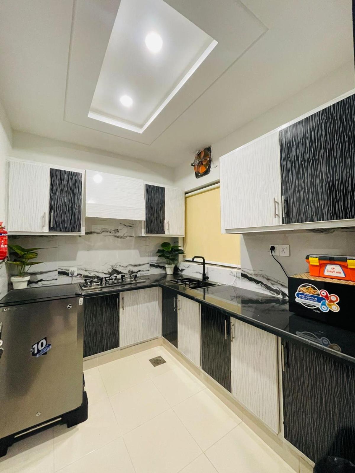 Elegant 2 Bed Apartment Tranquil Stays view 4