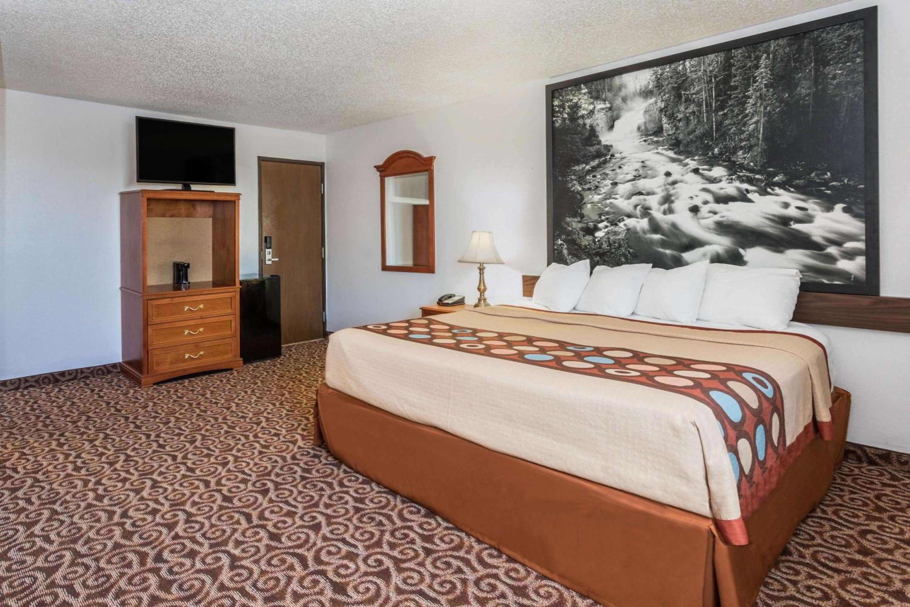 Gillette Vacations - Super 8 by Wyndham Gillette - Property Image 5