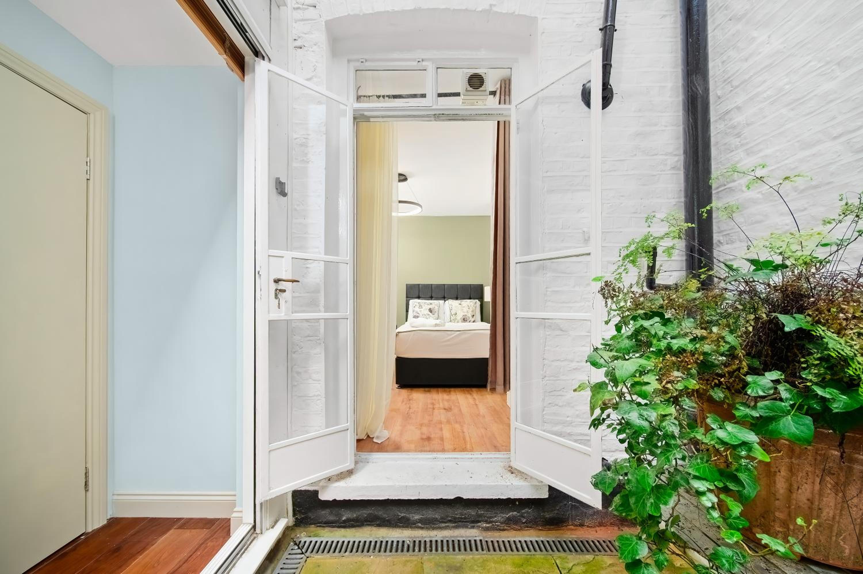 Marble Arch Stylish Abode