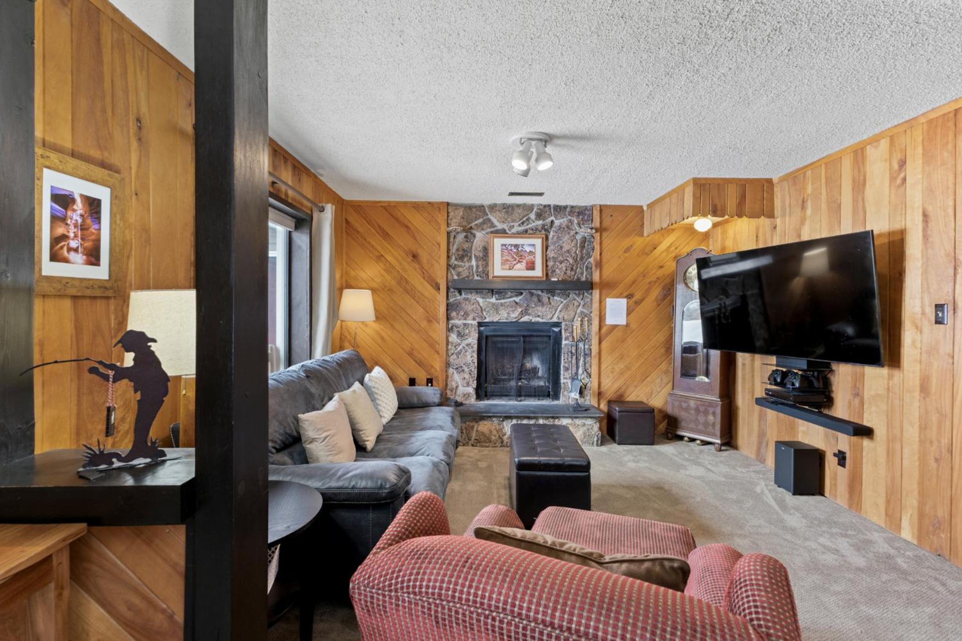 Pet Friendly, Wood Burning Fireplace, On Bus Route, Easy Walk to Main Street view 3