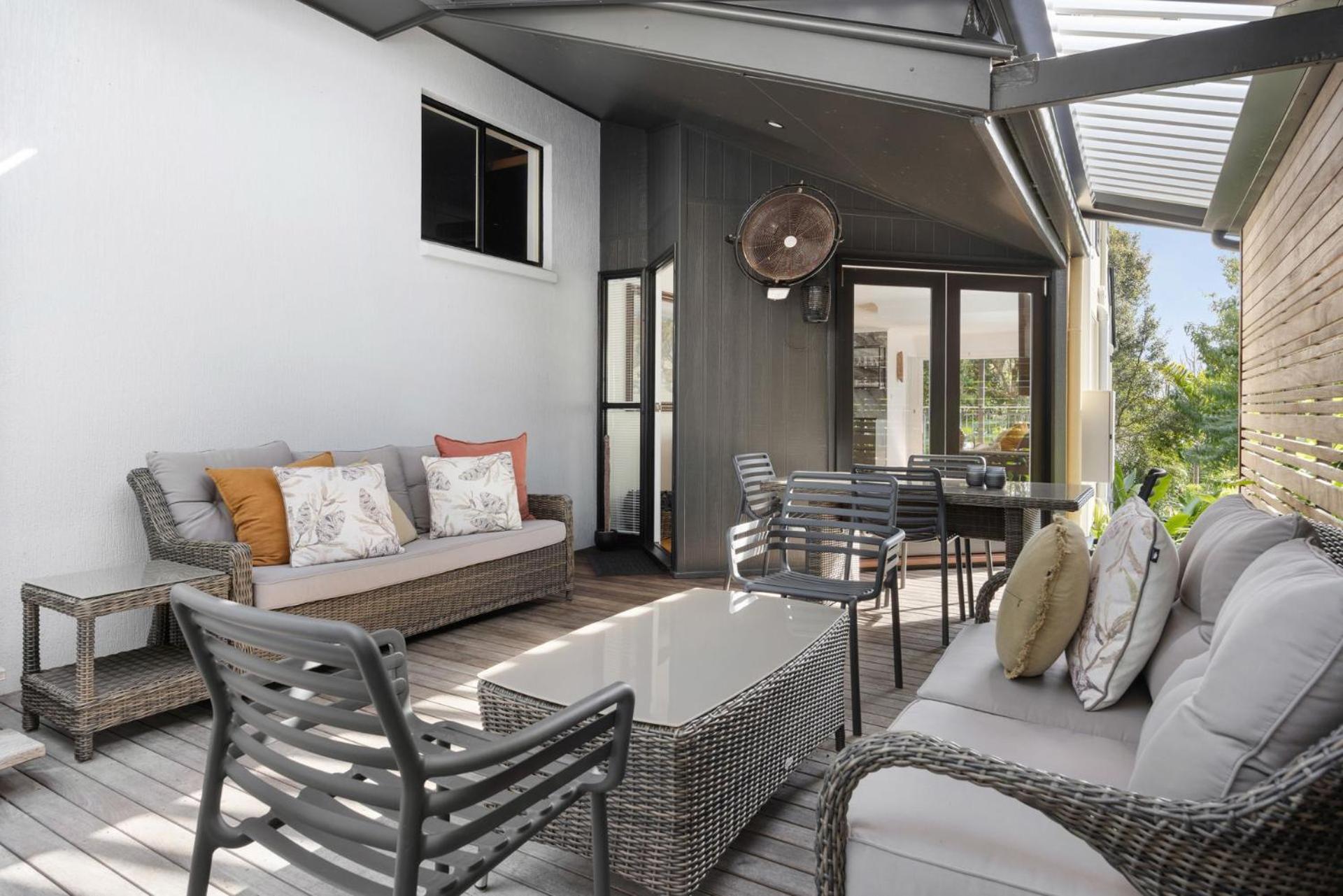 Jacana Luxe