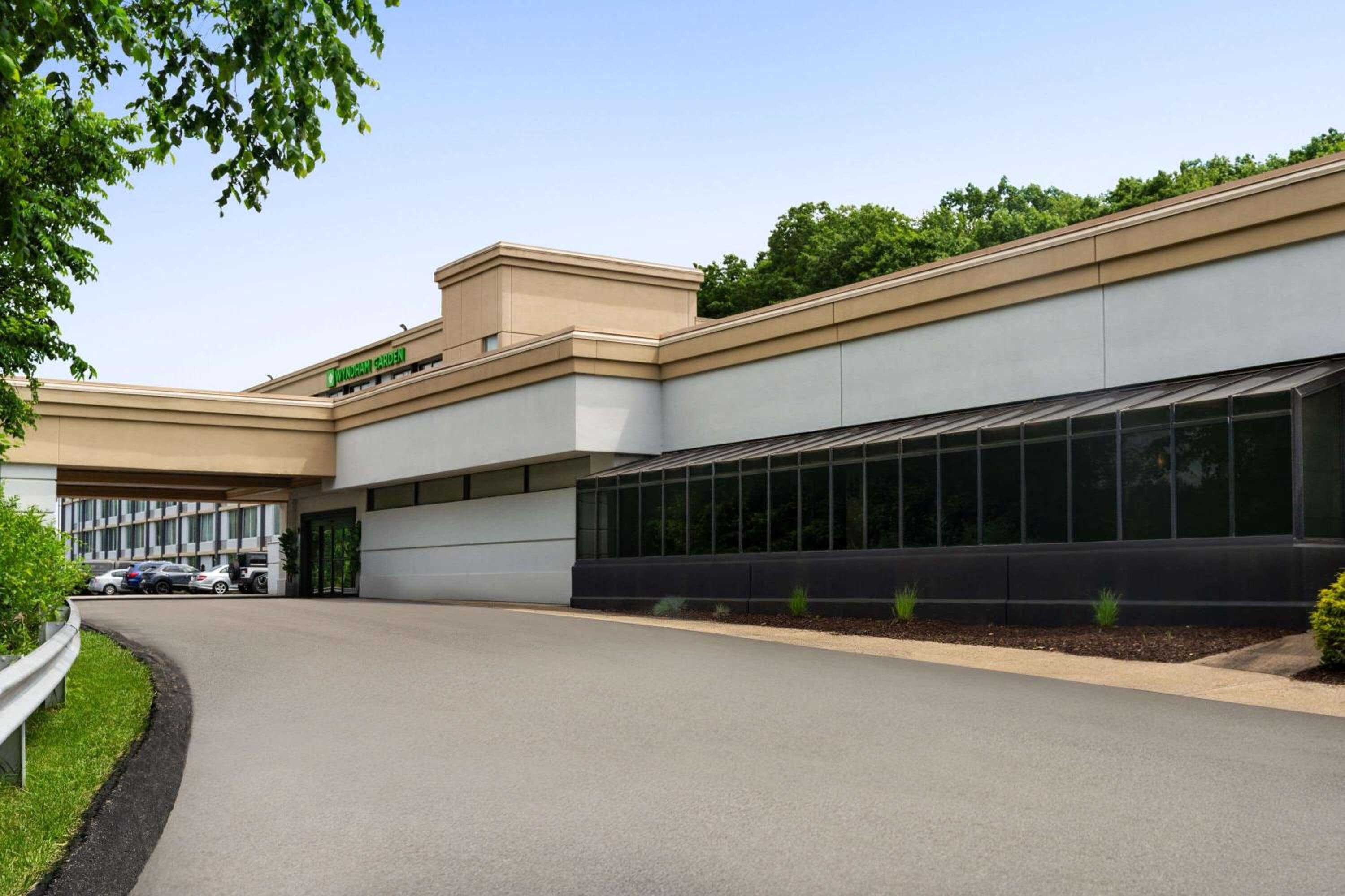 Hotel Wyndham Garden Inn Pittsburgh Airport - Image 1