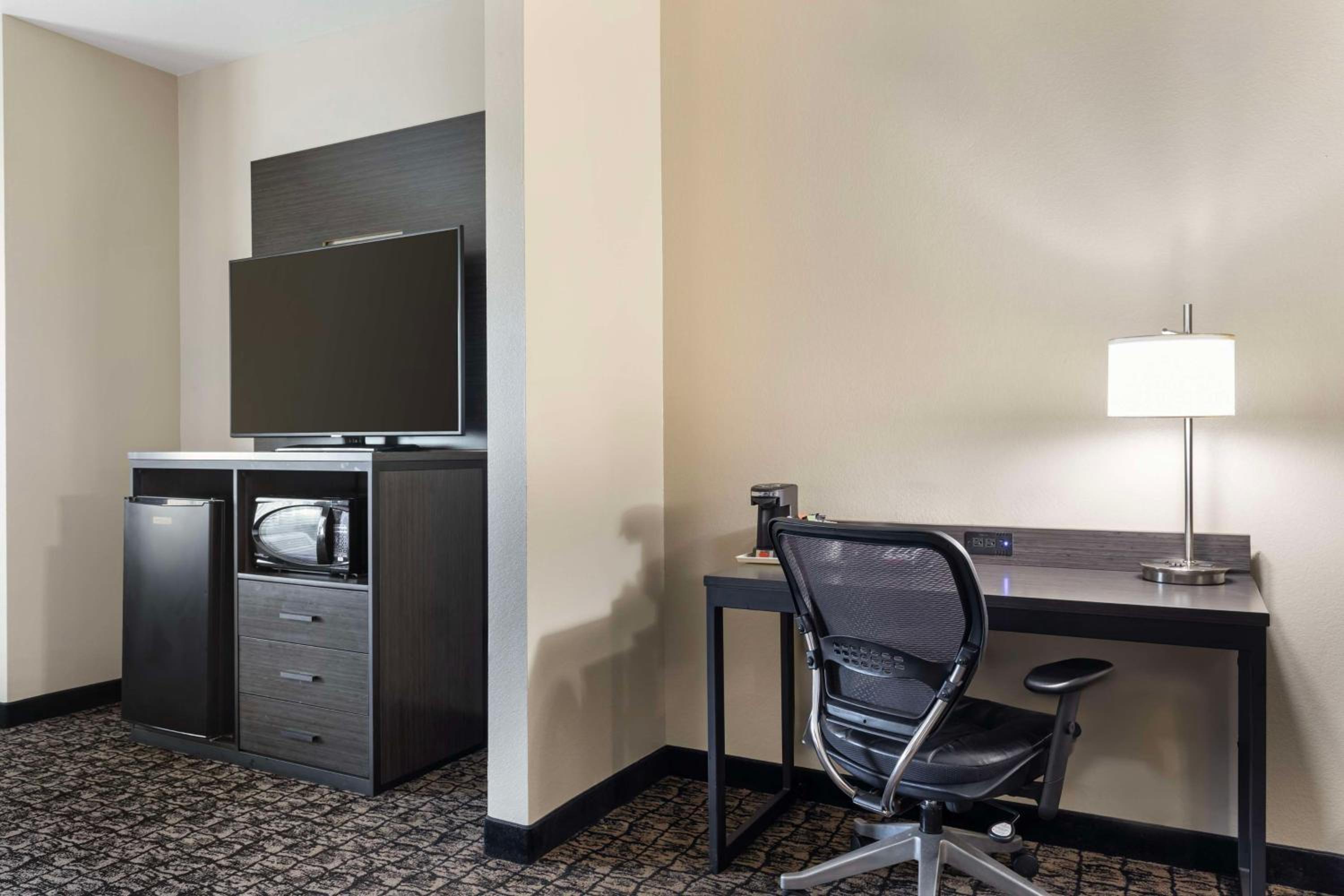 Best Western Carthage Inn & Suites