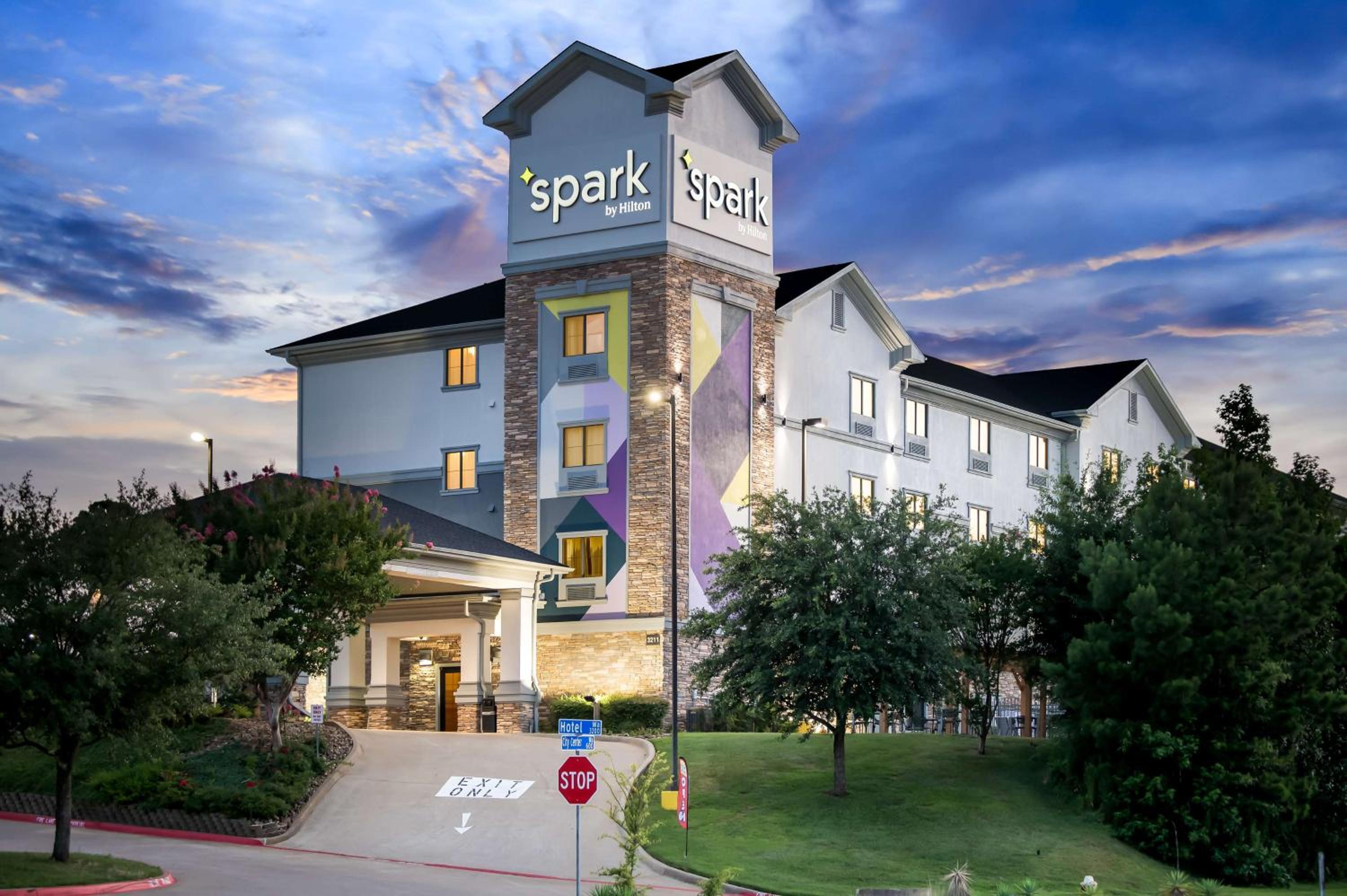 Longview Vacations - Spark By Hilton Longview - Property Image 53