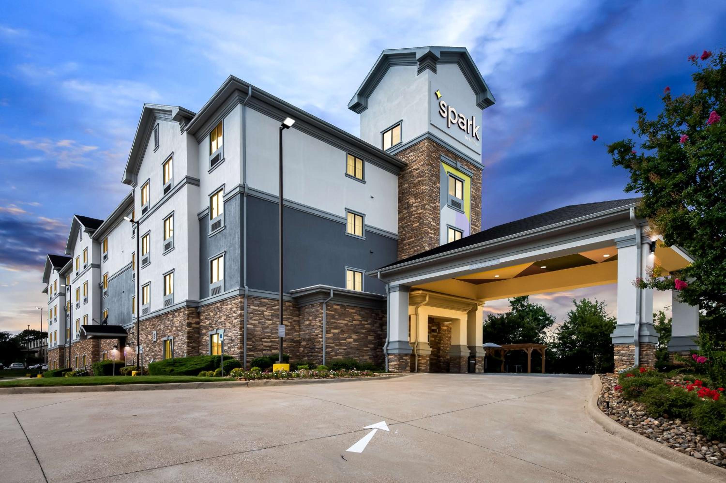 Longview Vacations - Spark By Hilton Longview - Property Image 54