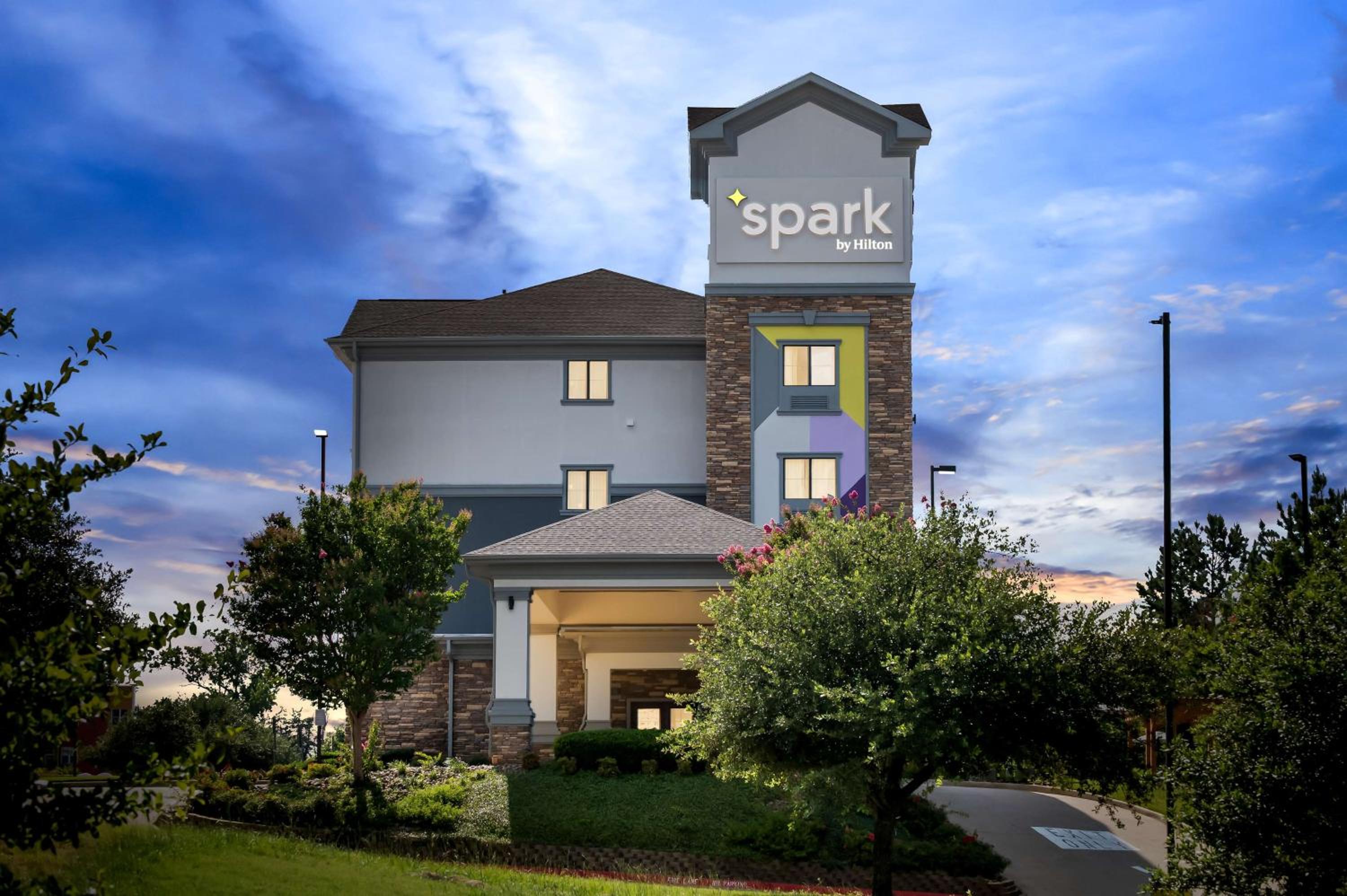 Longview Vacations - Spark By Hilton Longview - Property Image 2