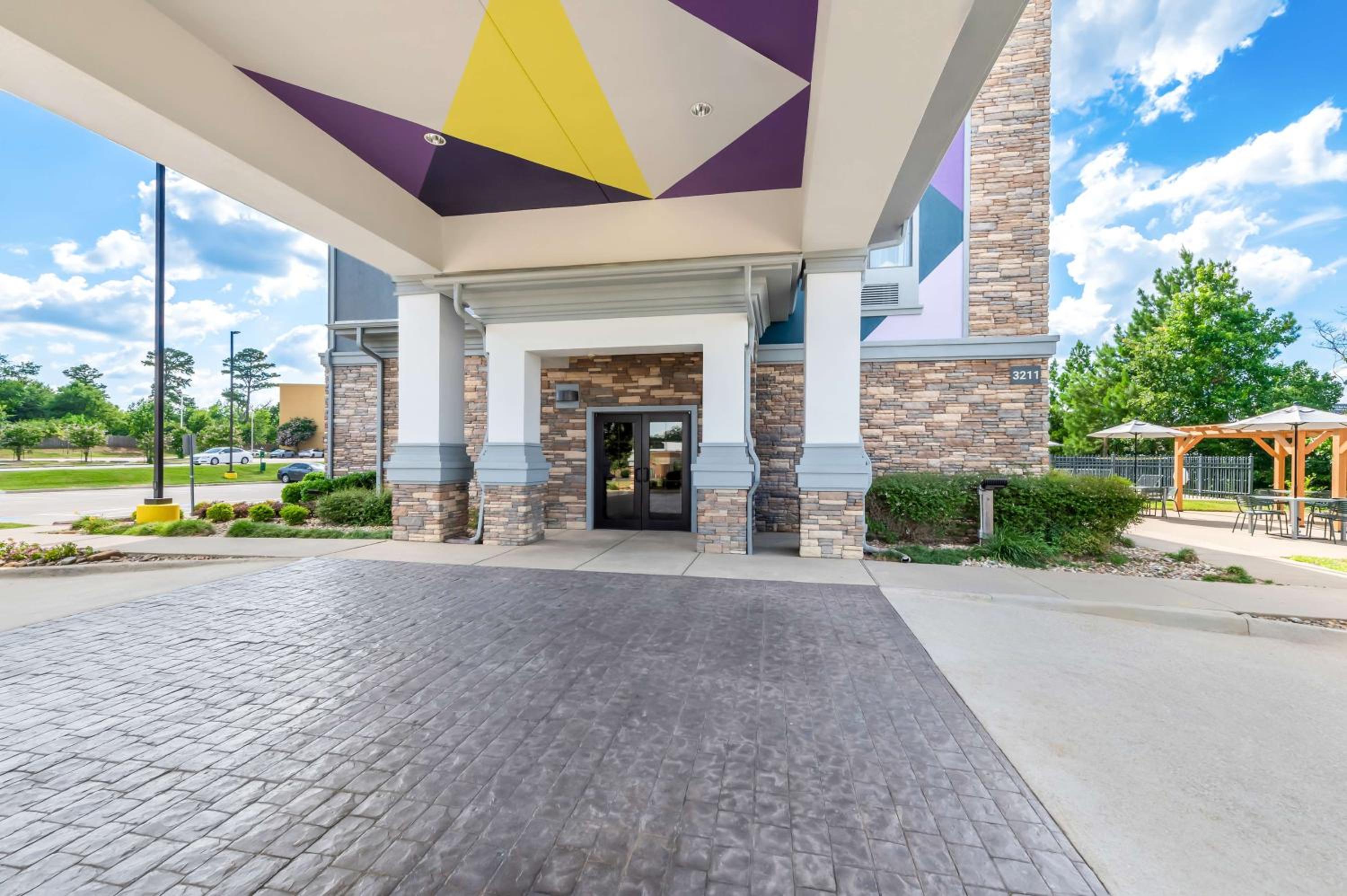 Longview Vacations - Spark By Hilton Longview - Property Image 3