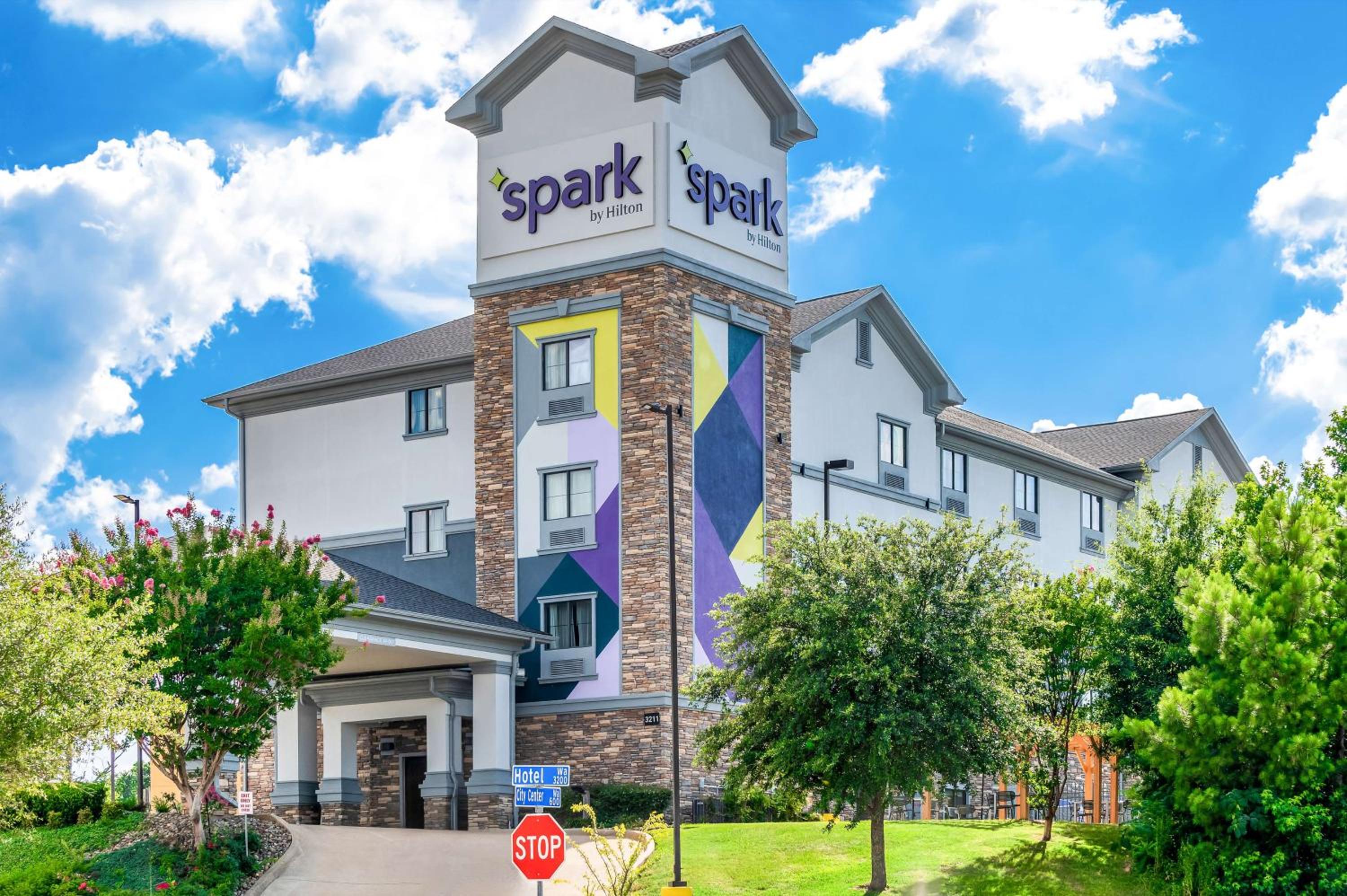 Longview Vacations - Spark By Hilton Longview - Property Image 5